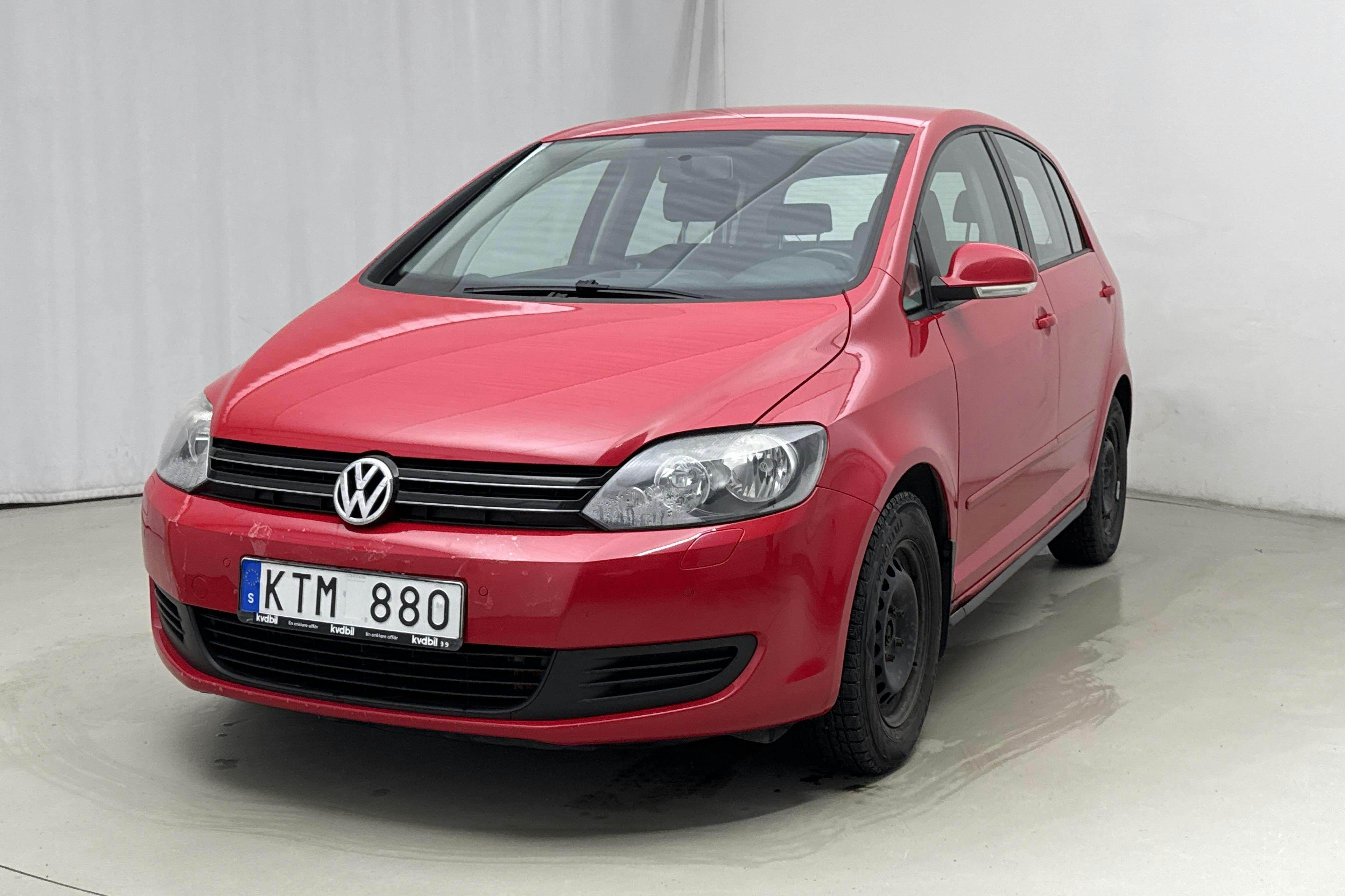 Presentation photo 1 of 12: VW Golf VI 1.6 TDI BlueMotion Technology Plus (105hk) - 160 130 km - Manual - red - 2011