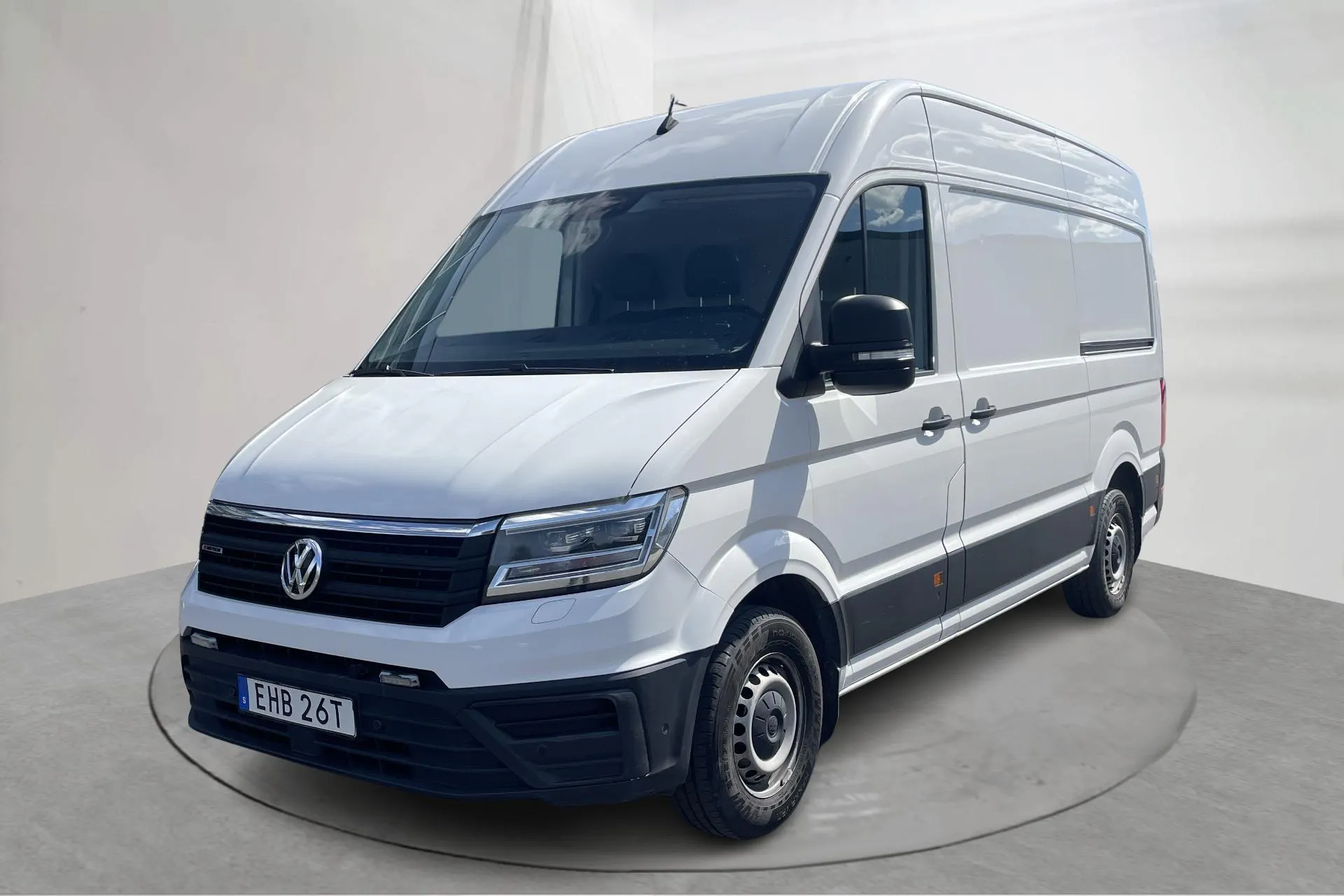 Presentationsfoto 1 av 16: VW Crafter 35 2.0 TDI Skåp (140hk) - 15 766 mil - Automat - vit - 2019