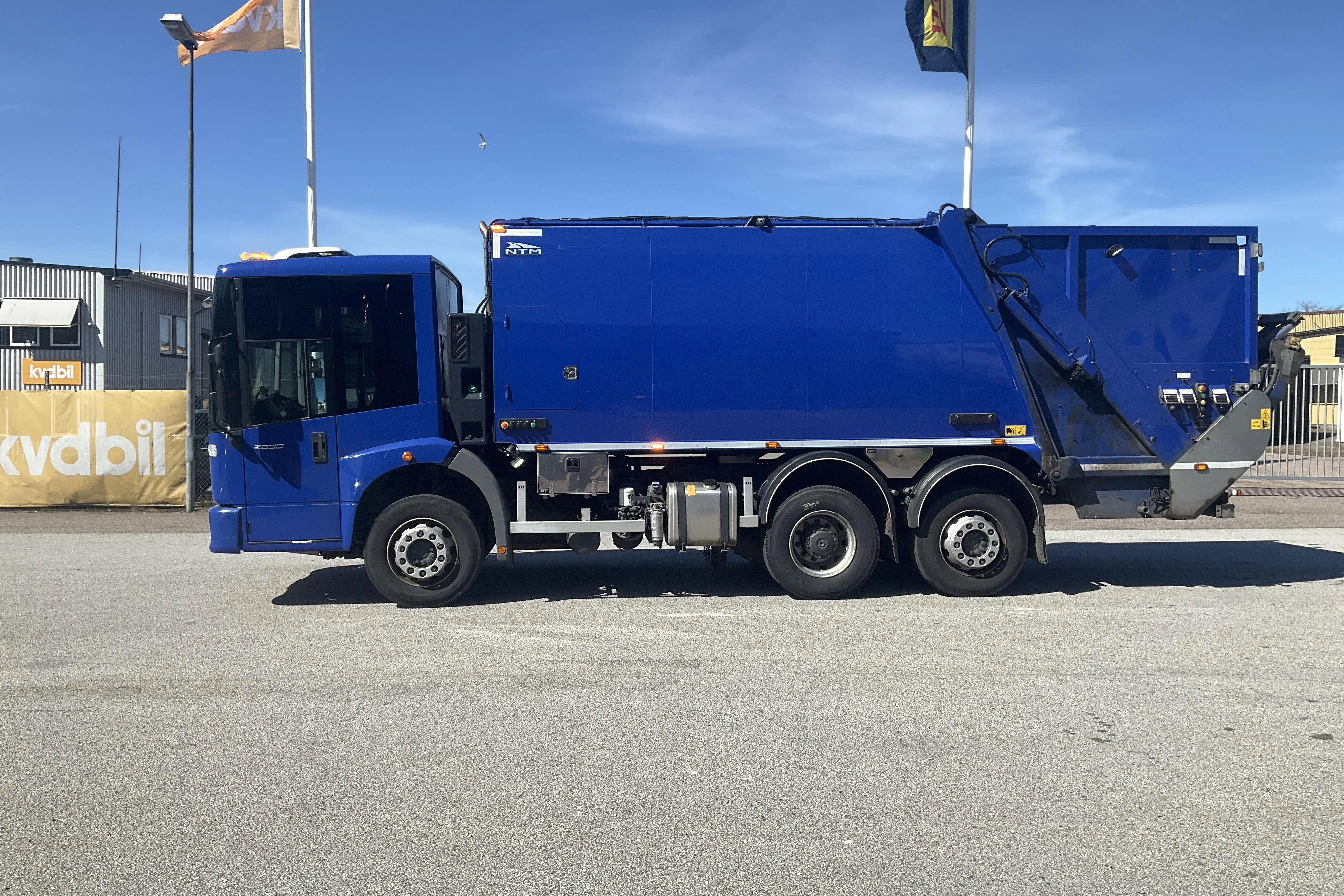 Presentationsfoto 2 av 42: MERCEDES ECONIC 2630 - 58 725 km - Automat - blå - 2020