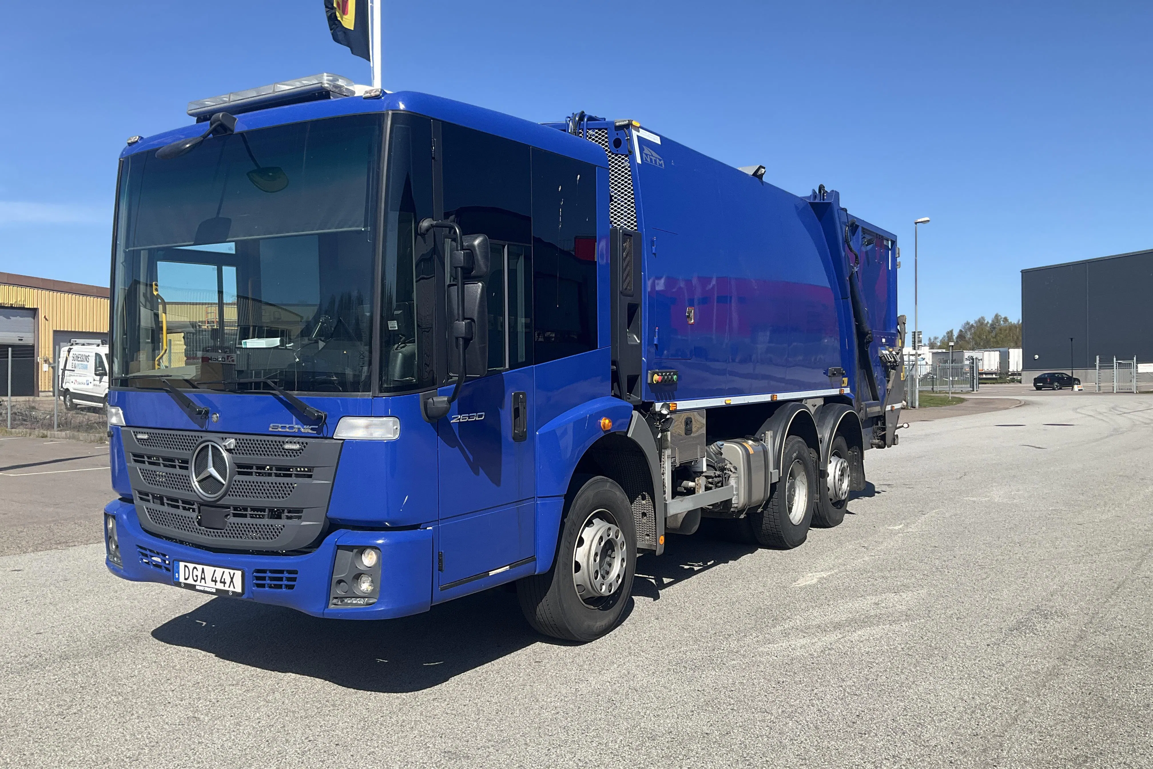 Presentationsfoto 1 av 42: MERCEDES ECONIC 2630 - 58 725 km - Automat - blå - 2020