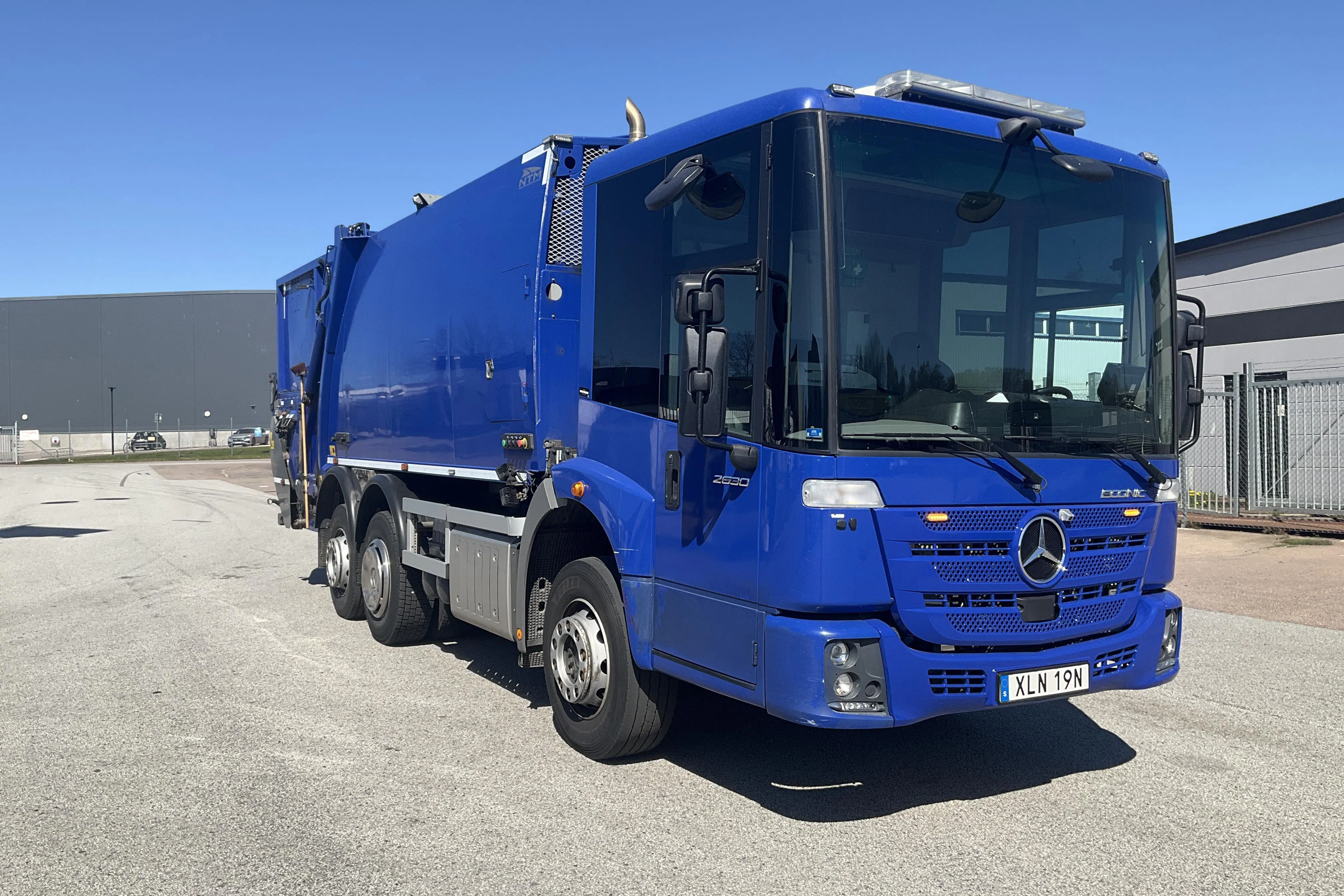 Presentationsfoto 2 av 41: MERCEDES ECONIC 2630 - 84 640 km - Automat - blå - 2020
