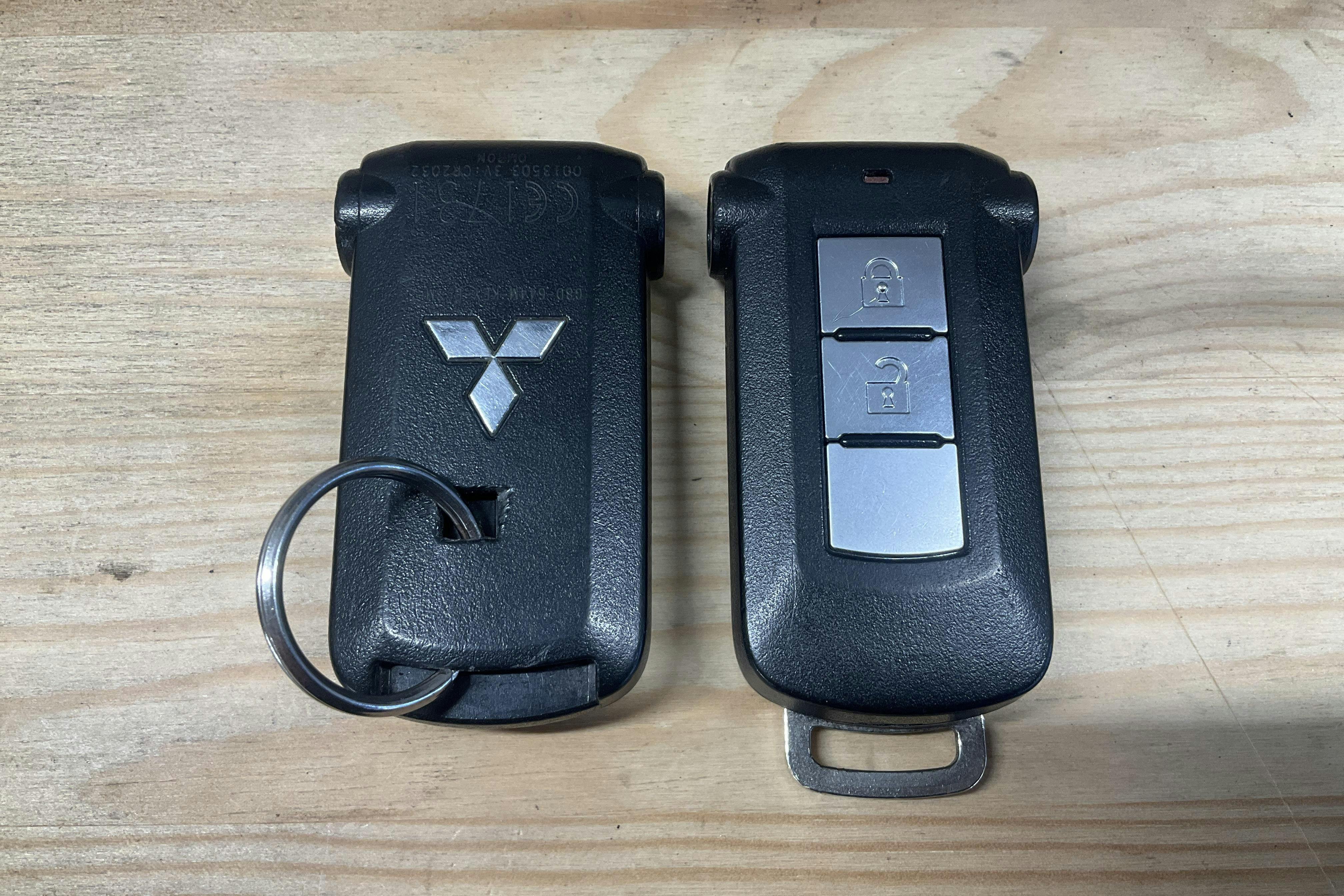 Presentation photo 16 of 16: Mitsubishi Outlander 2.0 Plug-in Hybrid 4WD (121hk) - 103 490 km - Automatic - red - 2017