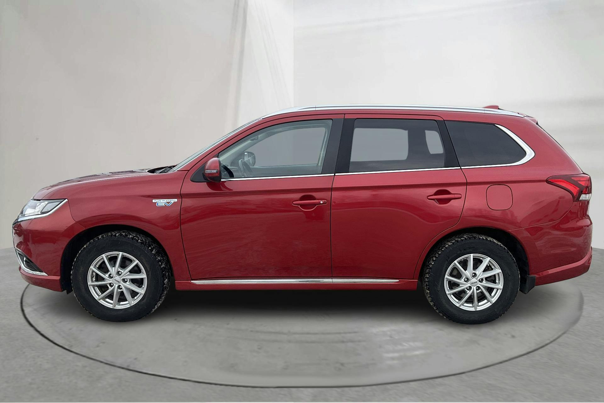 Presentation photo 2 of 16: Mitsubishi Outlander 2.0 Plug-in Hybrid 4WD (121hk) - 103 490 km - Automatic - red - 2017