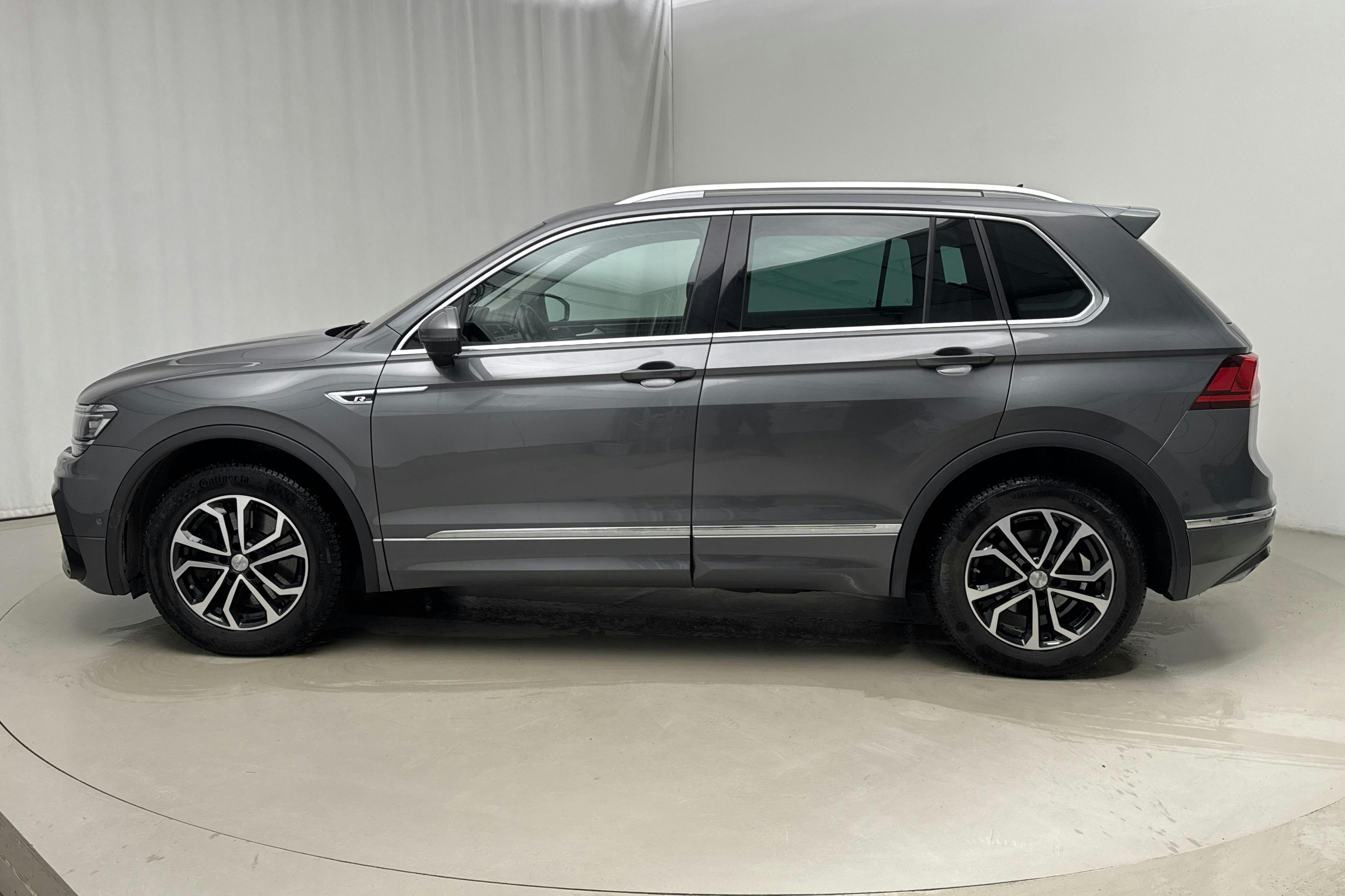 Presentationsfoto 2 av 17: VW Tiguan 2.0 TSI 4MOTION (220hk) - 14 641 mil - Automat - silver - 2017