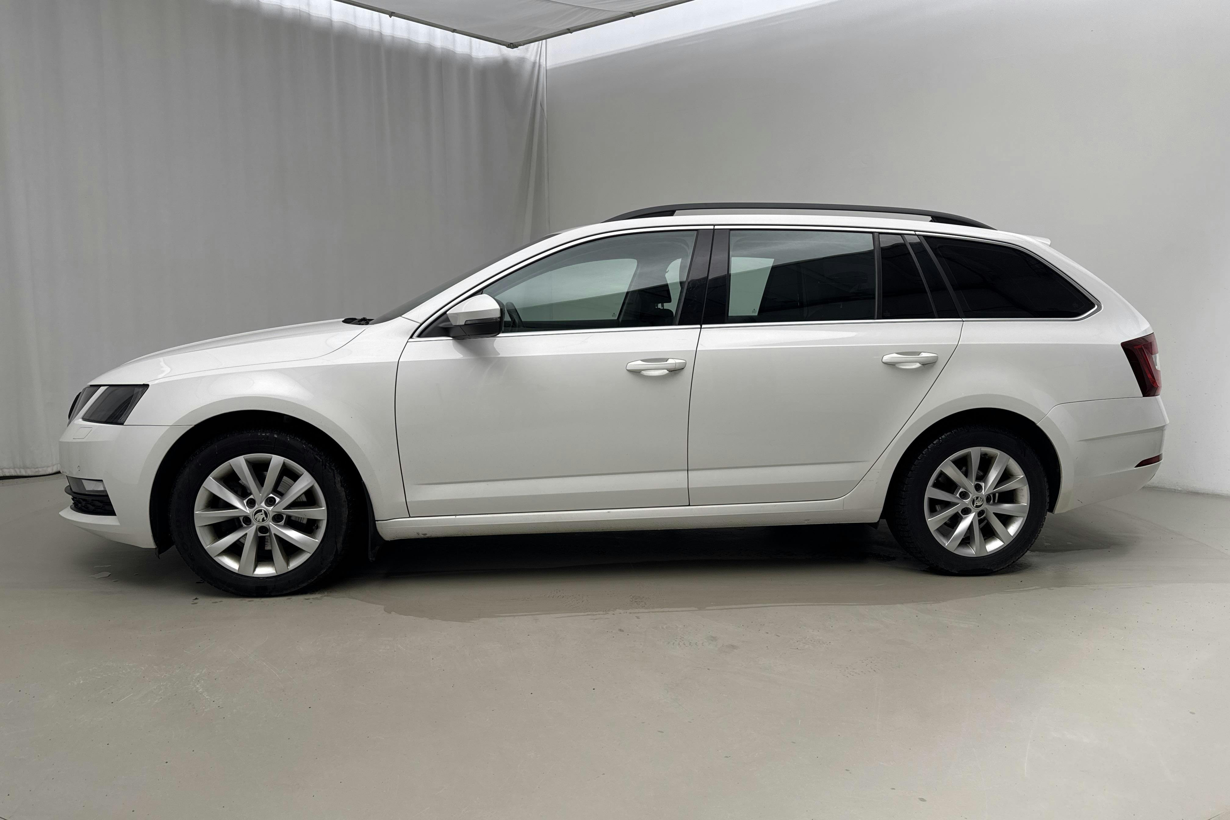 Presentation photo 2 of 18: Skoda Octavia III 1.5 TSI G-TEC Combi (130hk) - 157 790 km - Automatic - white - 2020