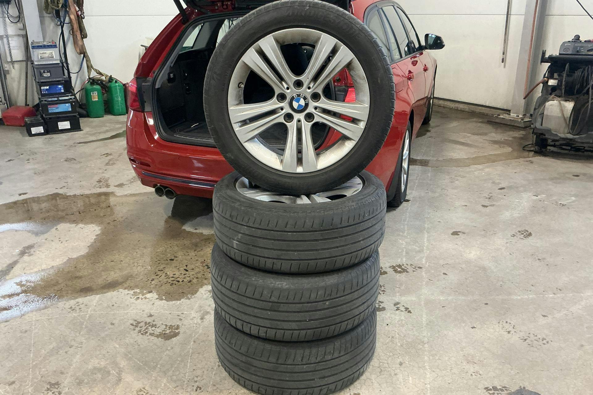 Presentation photo 14 of 14: BMW 320d xDrive Touring, F31 (190hk) - 154 850 km - Automatic - red - 2019