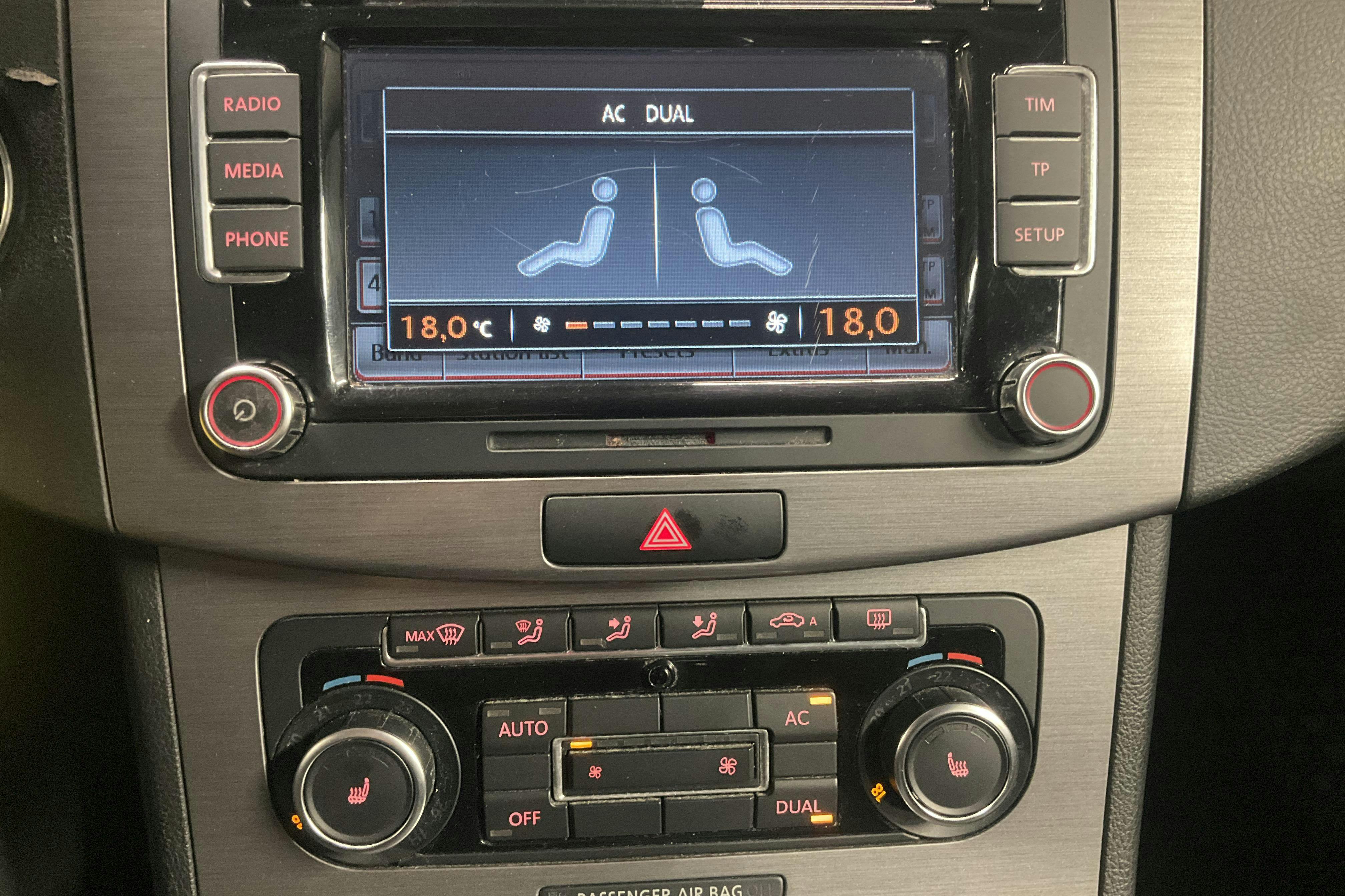 Presentation photo 15 of 15: VW Passat 1.6 TDI BlueMotion Technology Variant (105hk) - 204 550 km - Manual - black - 2011