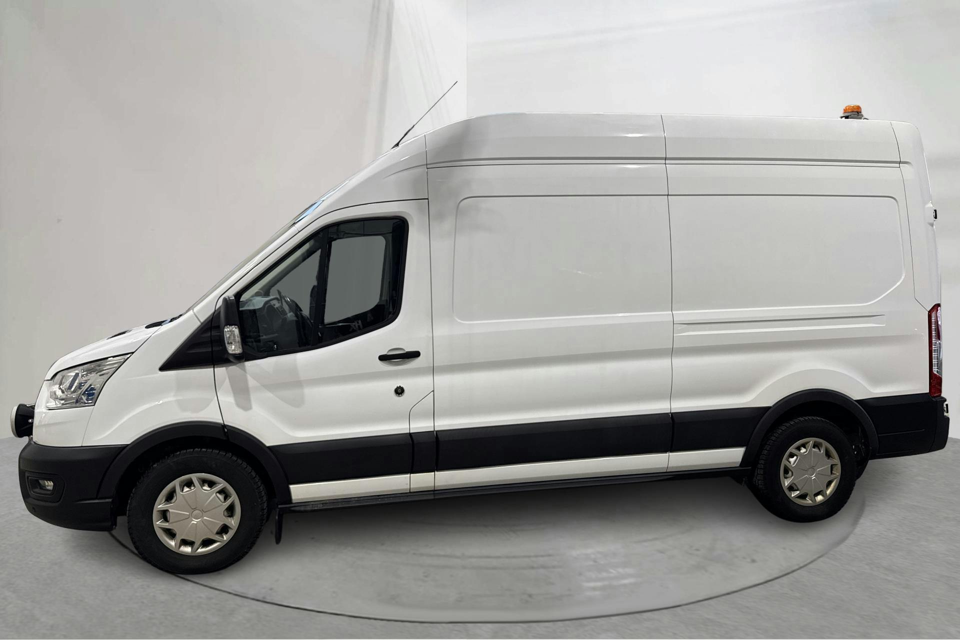 Presentation photo 2 of 14: Ford Transit 350 2.0 TDCi AWD Skåp (130hk) - 62 970 km - Manual - white - 2020