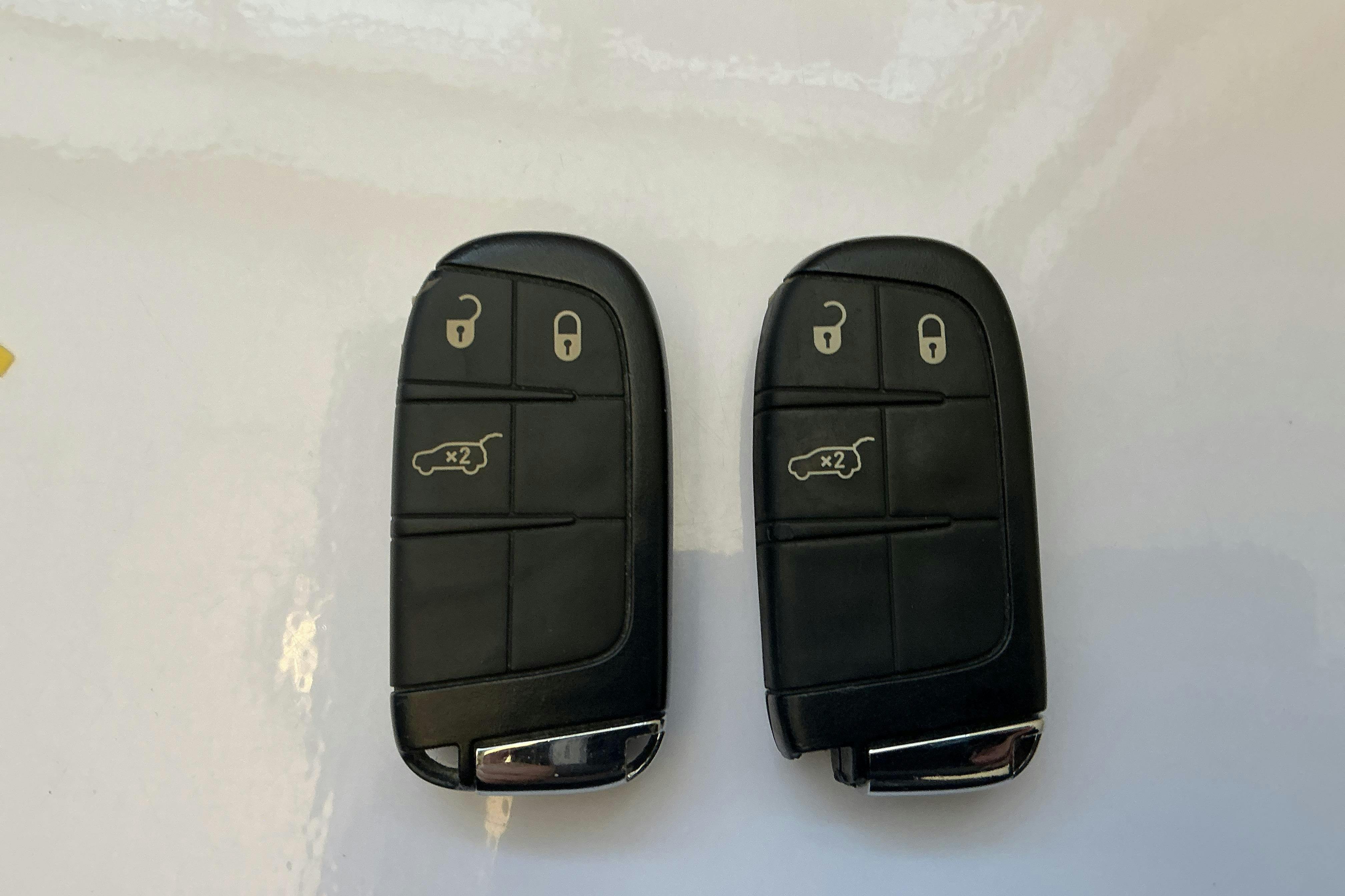 Presentation photo 18 of 18: Jeep Compass 1.3 PHEV 4WD (240hk) - 80 890 km - Automatic - black - 2022