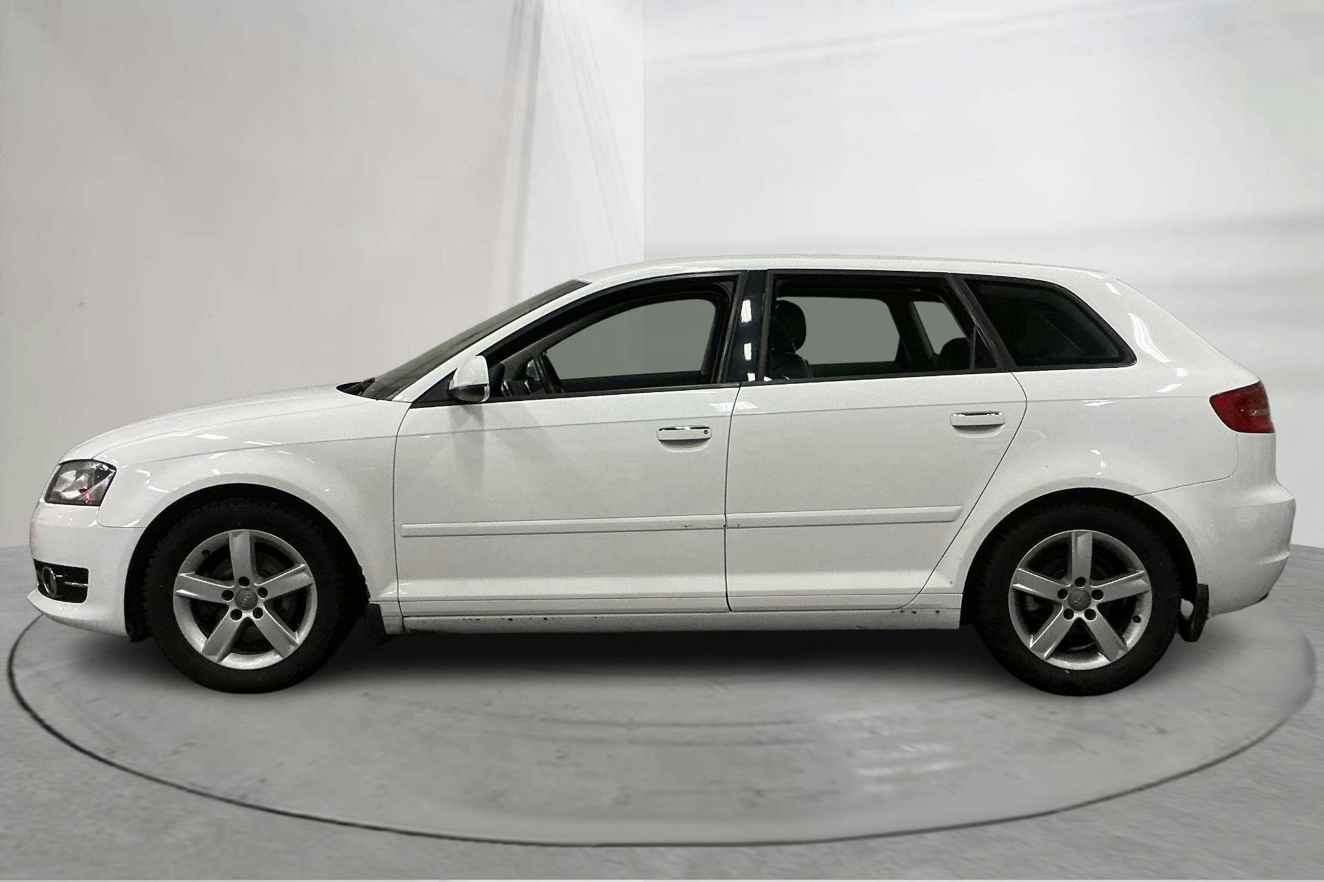 Presentation photo 2 of 13: Audi A3 1.6 TDI Sportback (105hk) - 161 550 km - Manual - white - 2012