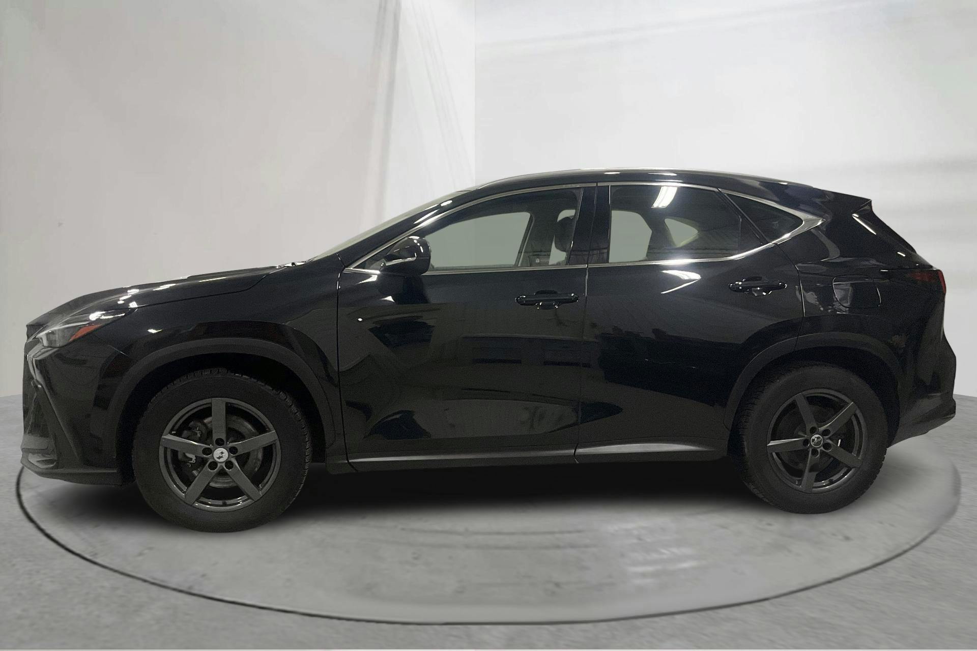 Presentation photo 2 of 16: Lexus NX 350h (275hk) - 141 660 km - Automatic - black - 2022