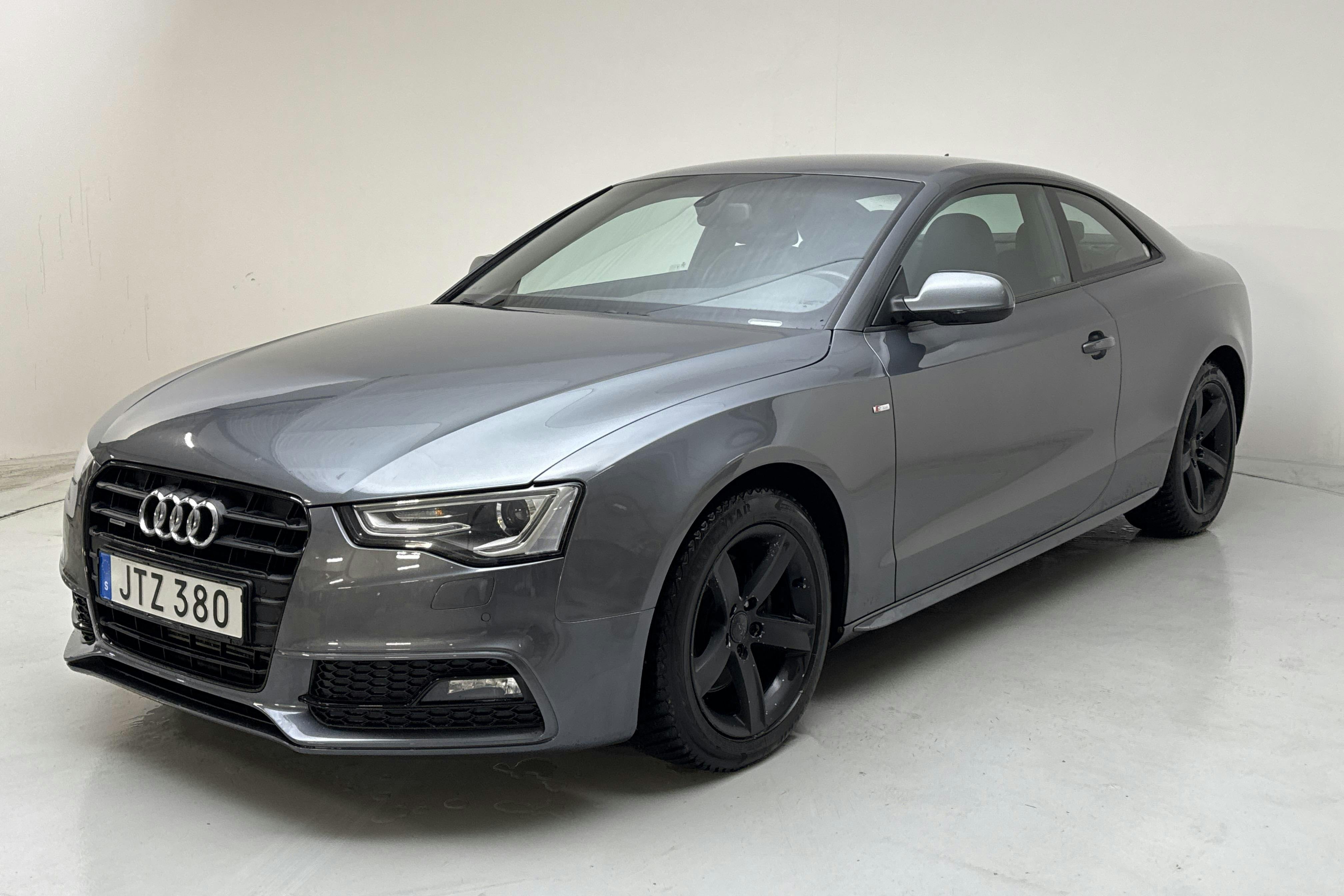 Presentationsfoto 1 av 12: Audi A5 2.0 TDI Coupé quattro (177hk) - 17 195 mil - Automat - grå - 2013