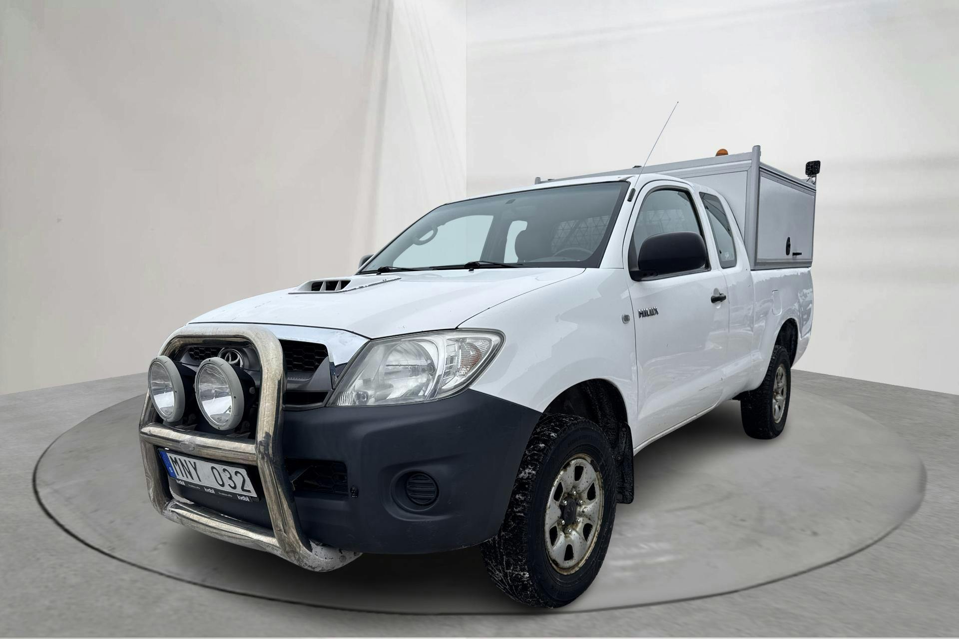 Zdjęcie prezentacyjne 1 z 15: Toyota Hilux 2.5 D-4D 4WD (120hk) - 52 900 km - Manualna - biały - 2009