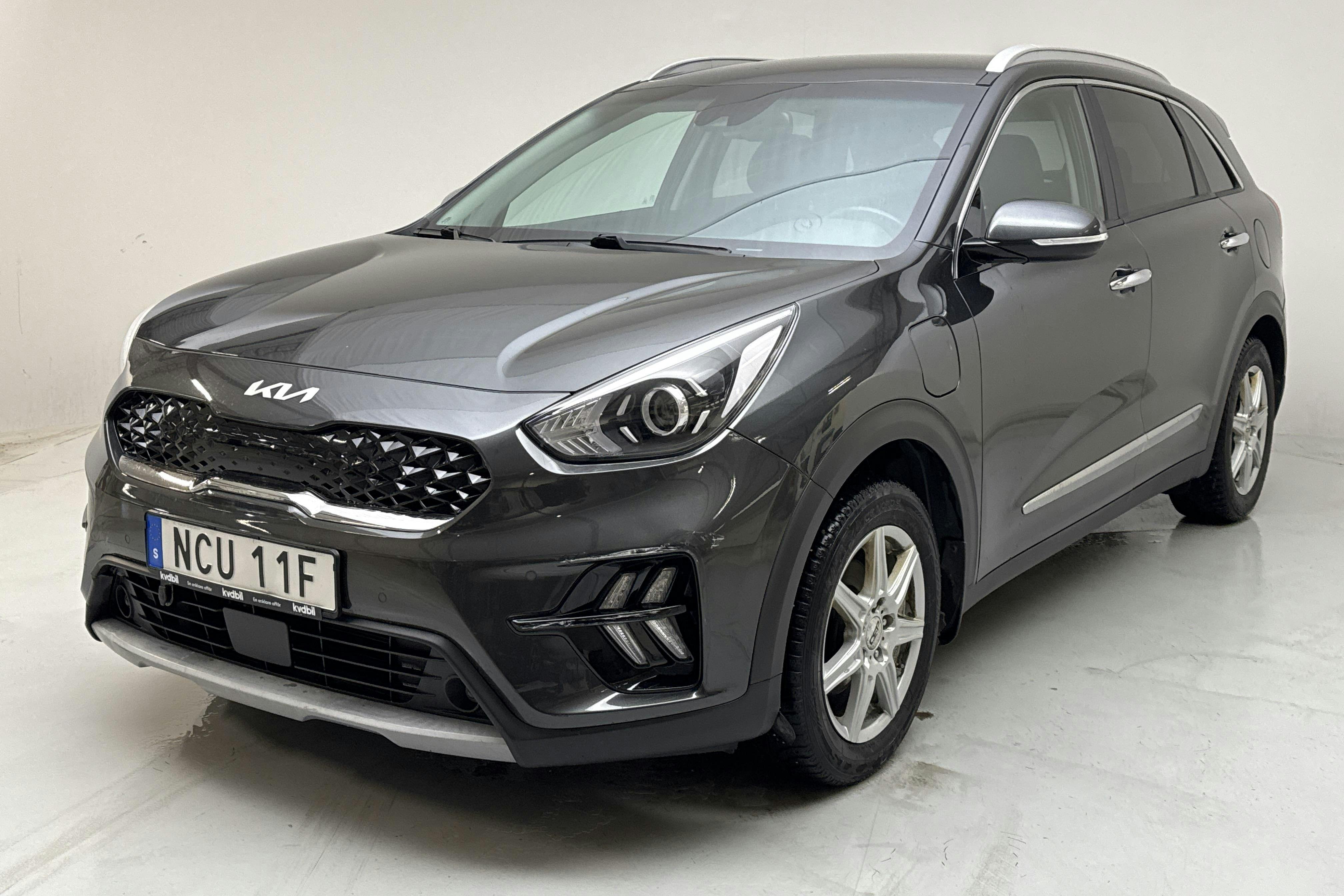 Presentation photo 1 of 16: KIA Niro Plug-in Hybrid 1.6 (141hk) - 121 370 km - Automatic - gray - 2022