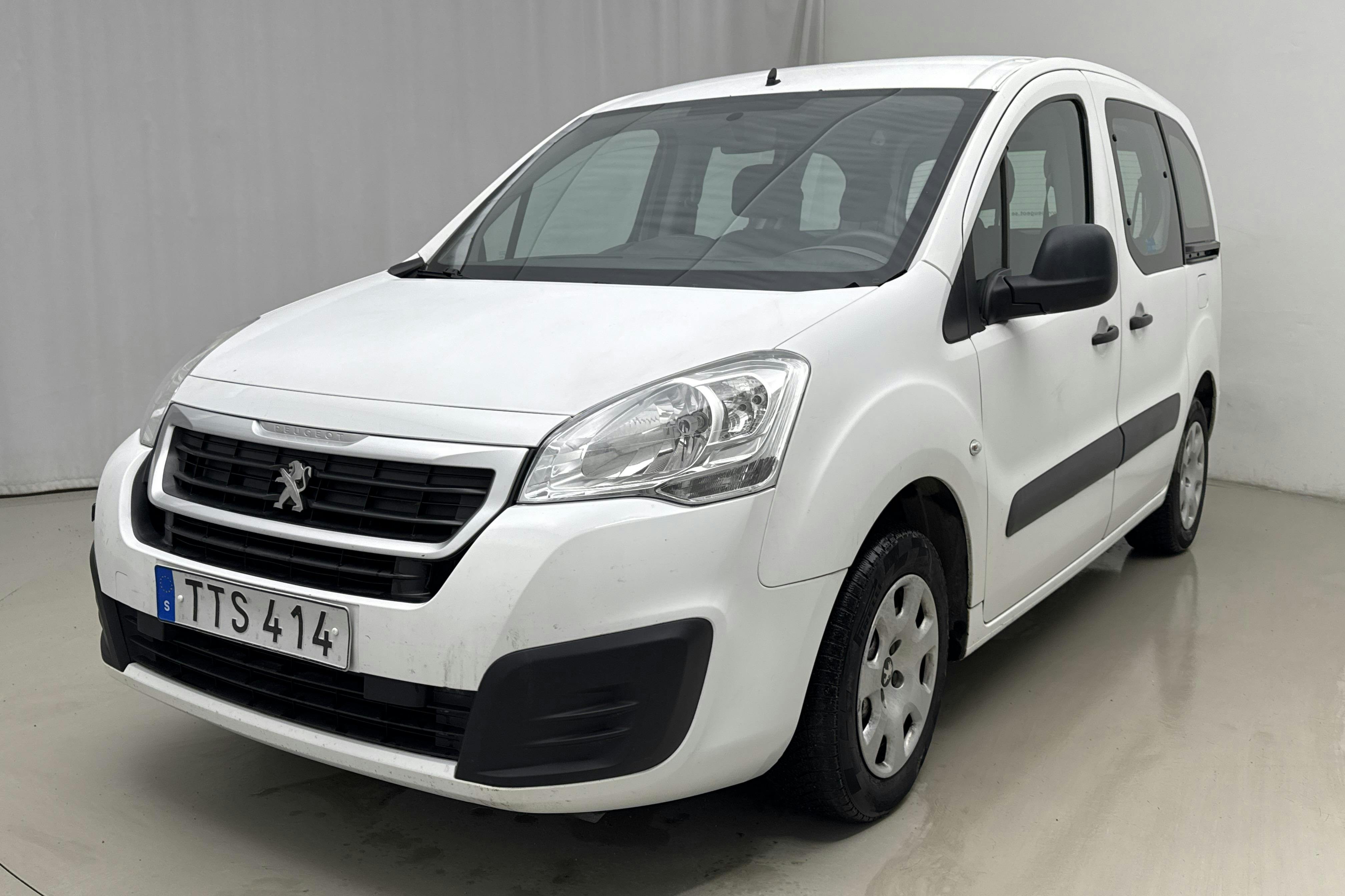 Presentation photo 1 of 12: Peugeot Partner Tepee 1.6 BlueHDi (100hk) - 143 390 km - Manual - white - 2017