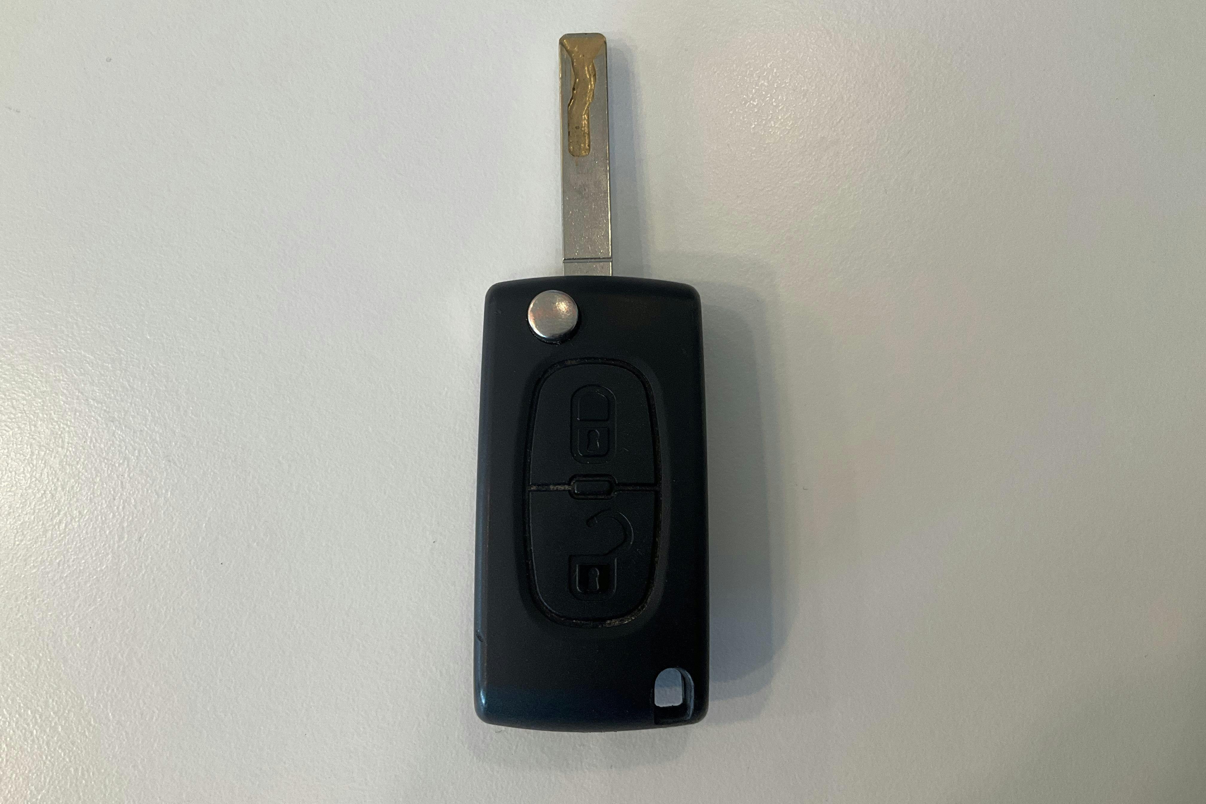 Presentation photo 12 of 12: Peugeot Partner Tepee 1.6 BlueHDi (100hk) - 143 390 km - Manual - white - 2017