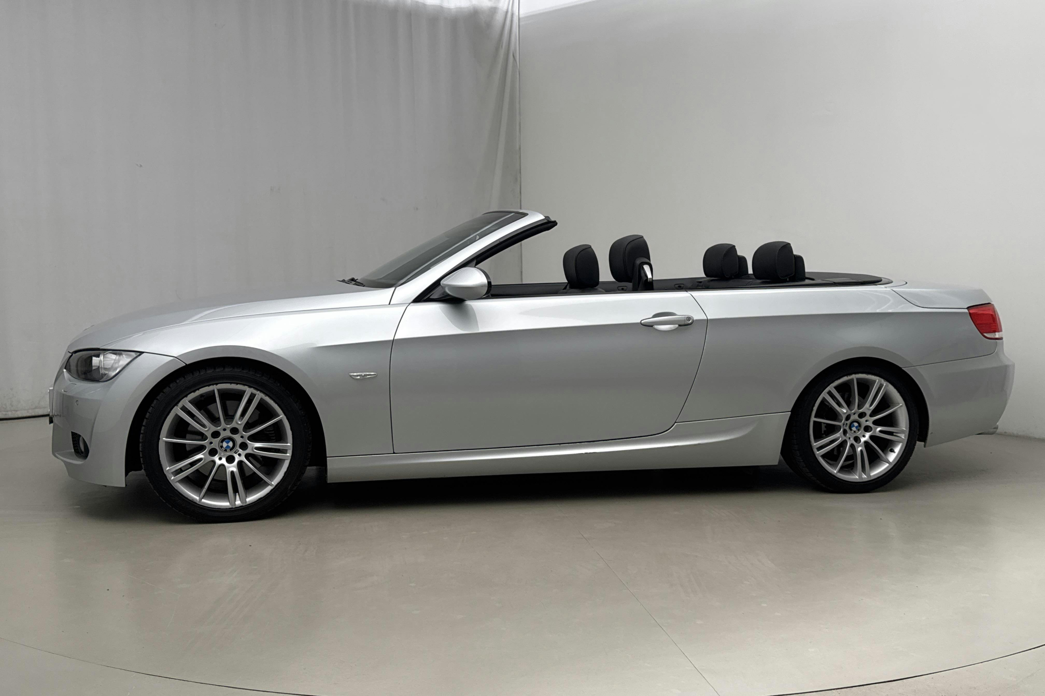 Presentationsfoto 2 av 25: BMW 325i Cabriolet, E93 (218hk) - 17 133 mil - Automat - Light Grey - 2007