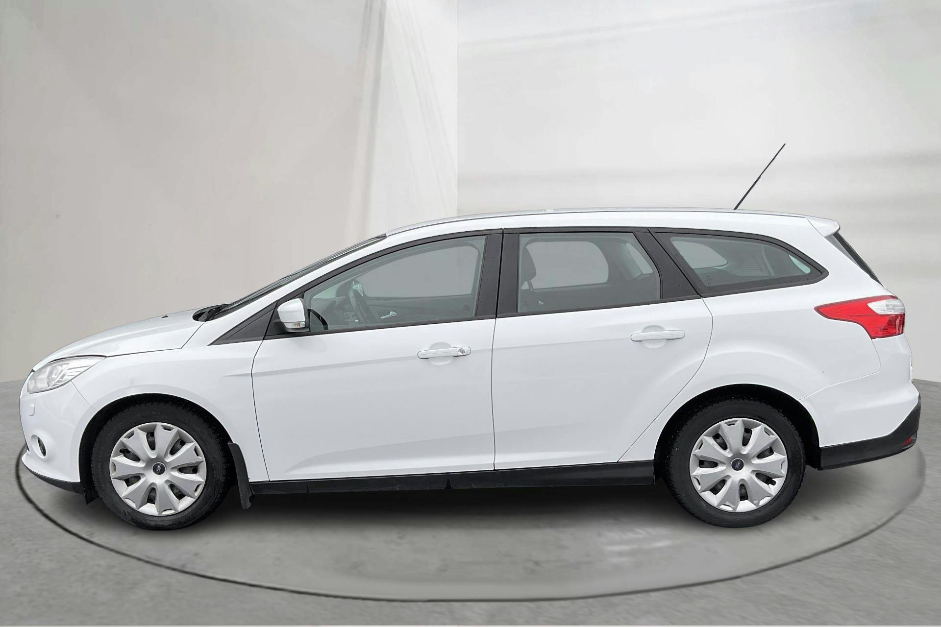 Presentationsfoto 2 av 14: Ford Focus 1.6 TDCi Kombi (95hk) - 17 171 mil - Manuell - vit - 2015