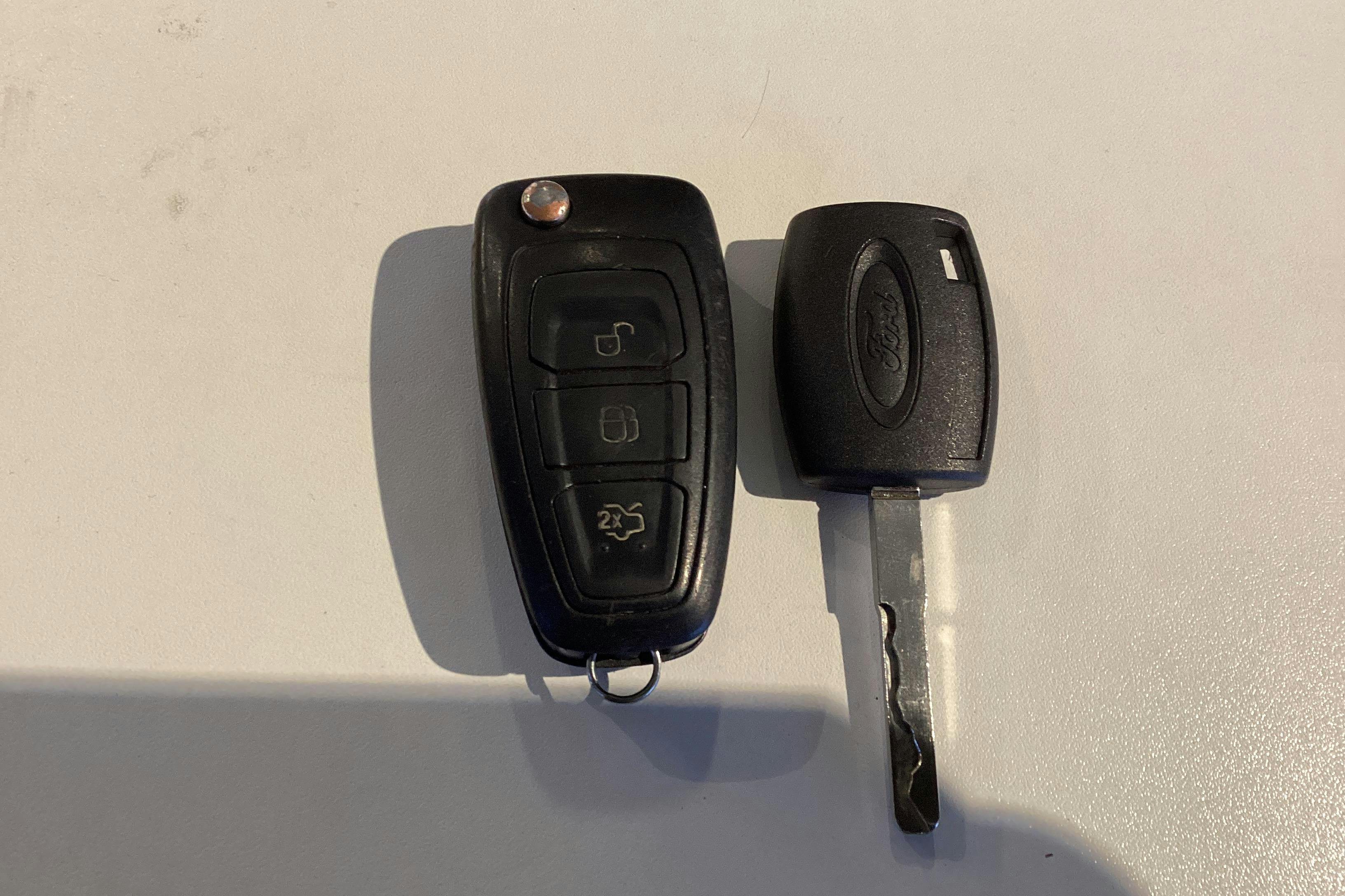 Presentationsfoto 14 av 14: Ford Focus 1.6 TDCi Kombi (95hk) - 17 171 mil - Manuell - vit - 2015