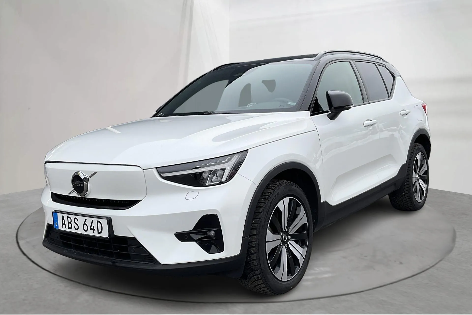 Presentationsfoto 1 av 19: Volvo XC40 P6 Recharge (231hk) - 9 533 mil - Automat - vit - 2023