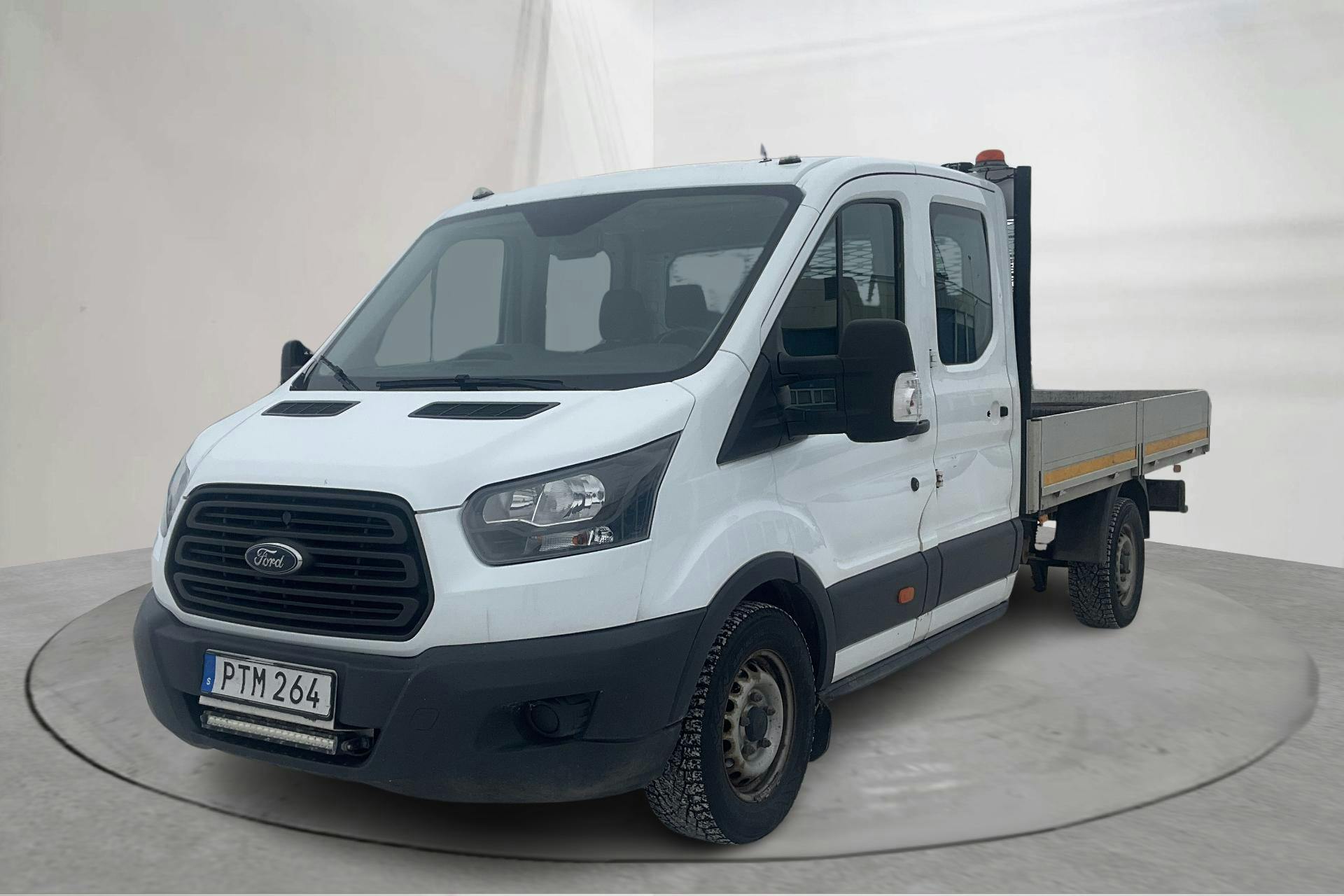 Presentationsfoto 1 av 17: Ford Transit Chassi 350 2.0 TDCi AWD (170hk) - 12 180 mil - Manuell - vit - 2017