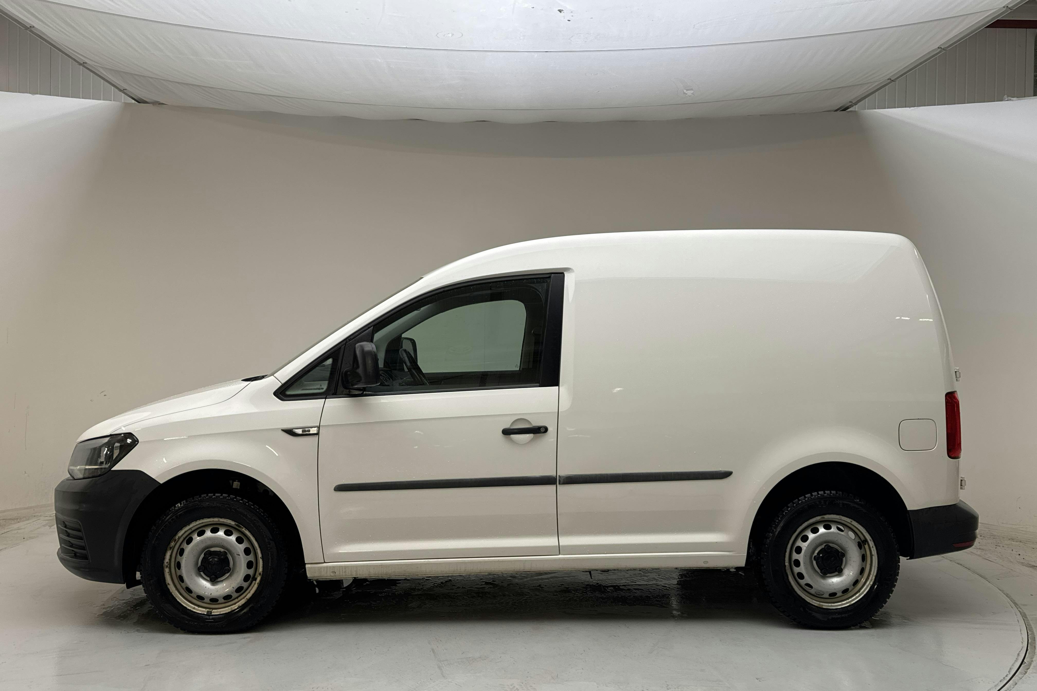 Præsentationsfoto 2 af 13: VW Caddy 2.0 TDI Skåp (102hk) - 226 570 kilometer - Salgsautomat - Hvid - 2019