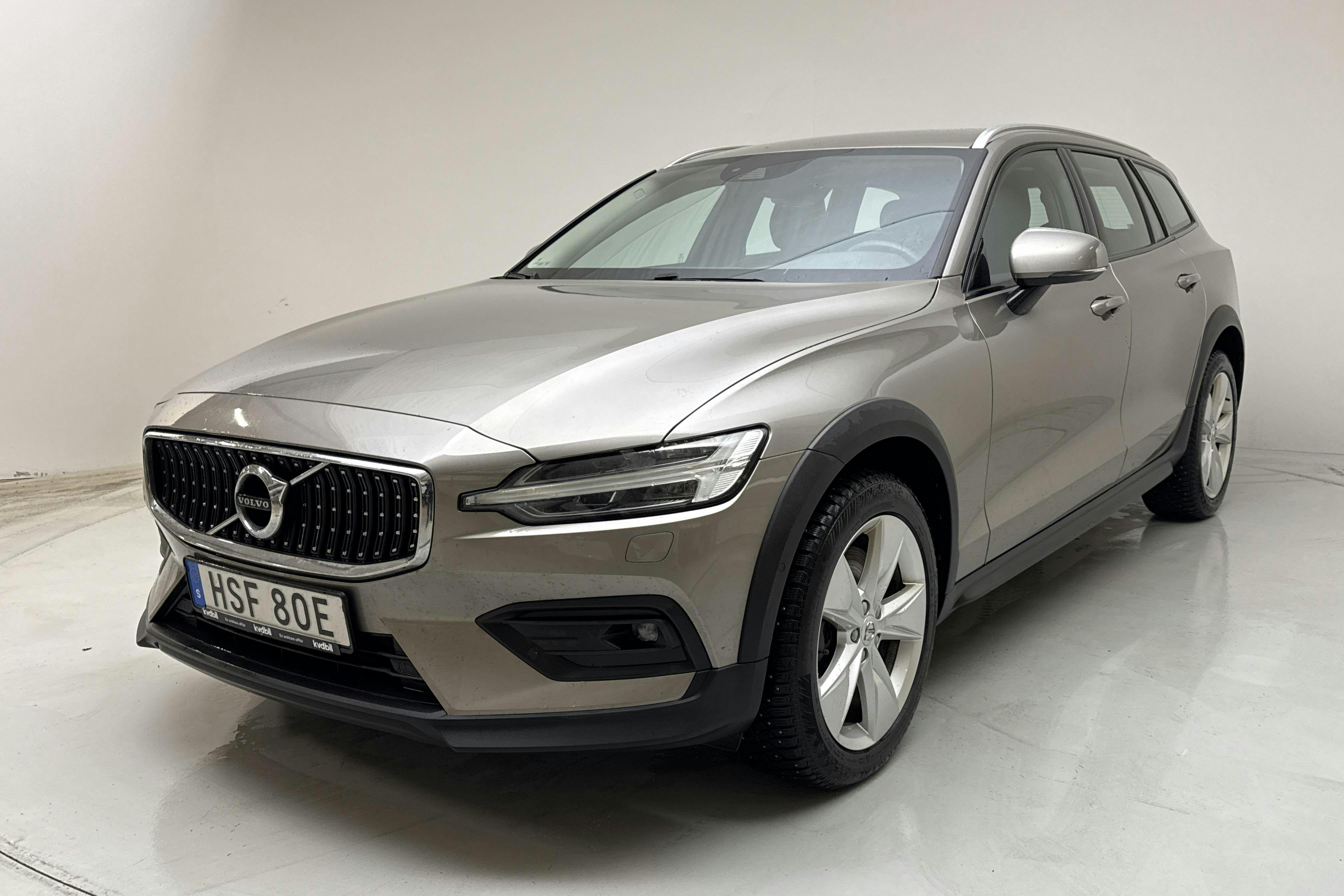 Presentationsfoto 1 av 17: Volvo V60 B4 Cross Country AWD Mildhybrid, Diesel (197hk) - 13 841 mil - Automat - grå - 2021
