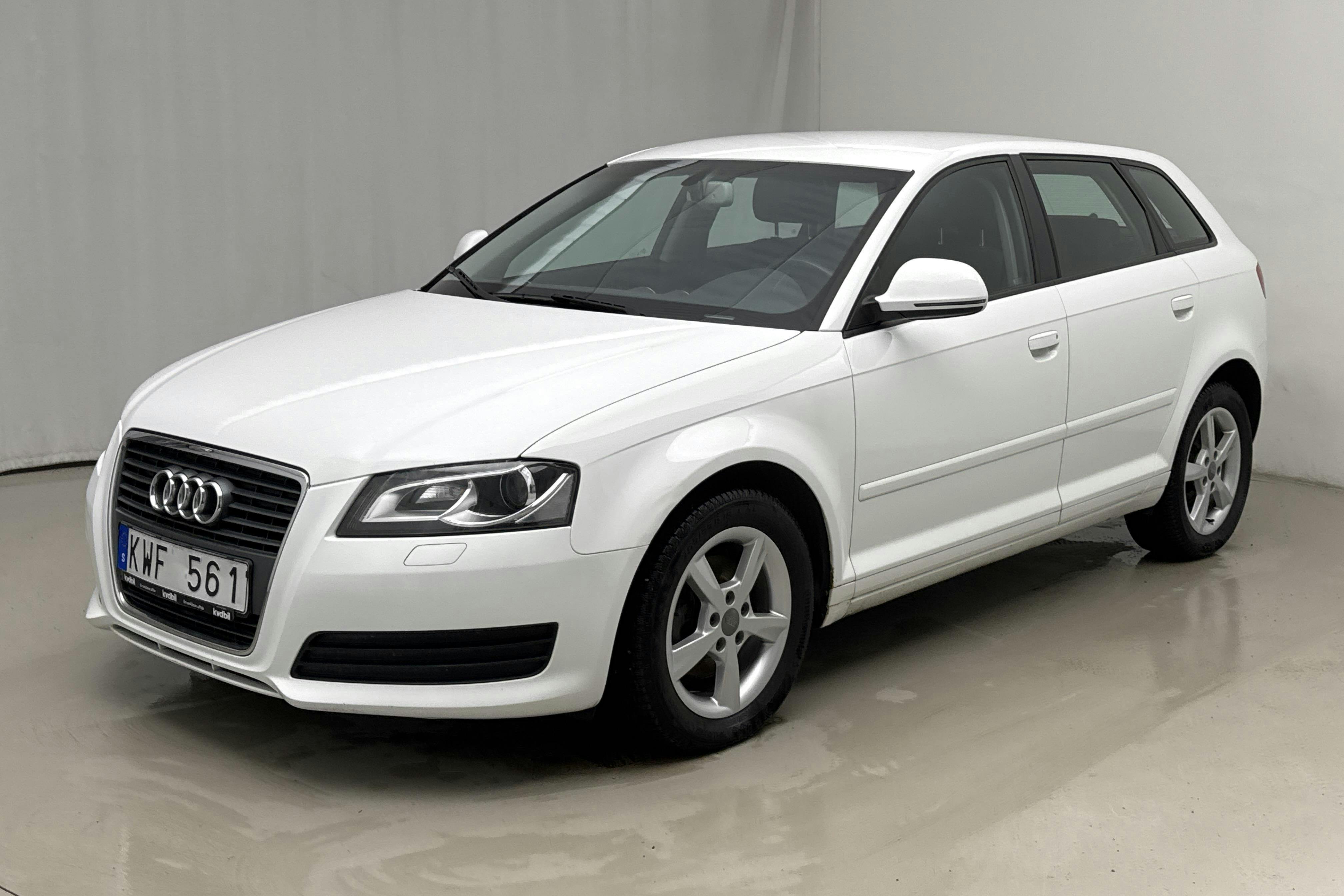 Presentation photo 1 of 12: Audi A3 2.0 TDI Sportback (140hk) - 112 630 km - Manual - white - 2010