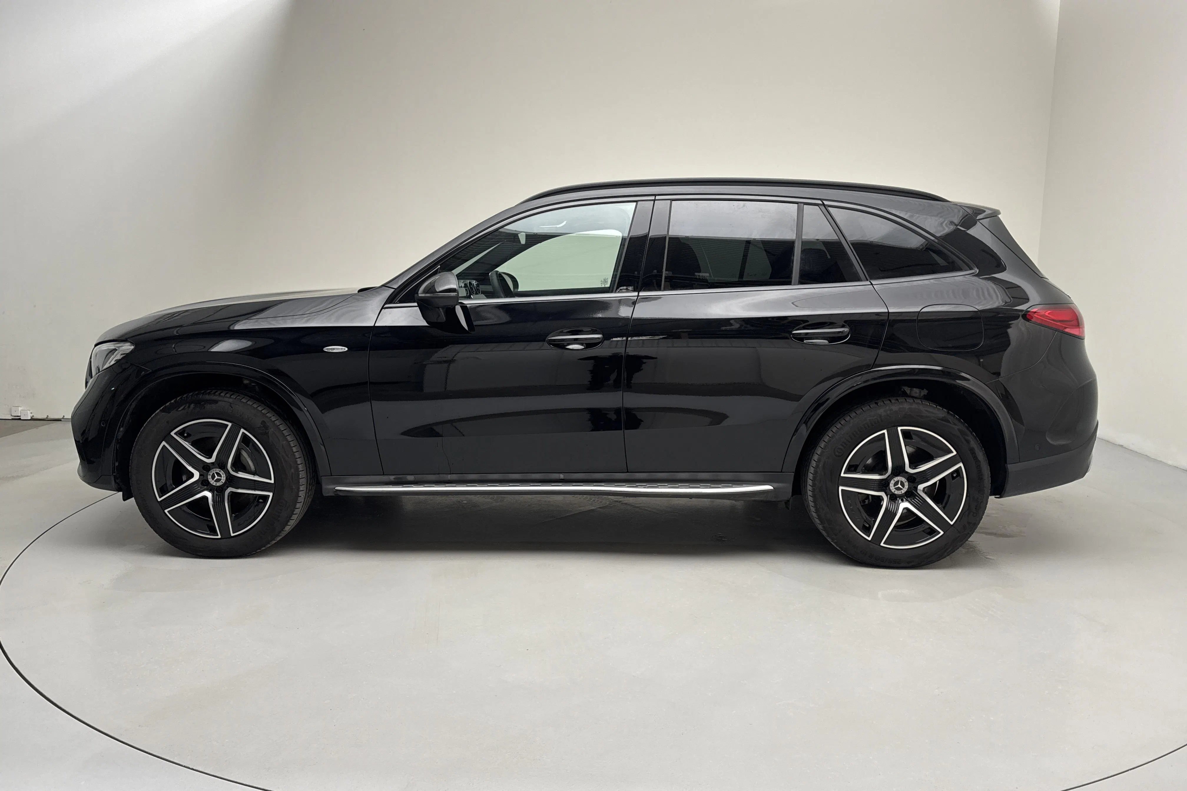 Presentation photo 2 of 18: Mercedes GLC 400 e 4MATIC X254 (381hk) - 9 690 km - Automatic - black - 2025