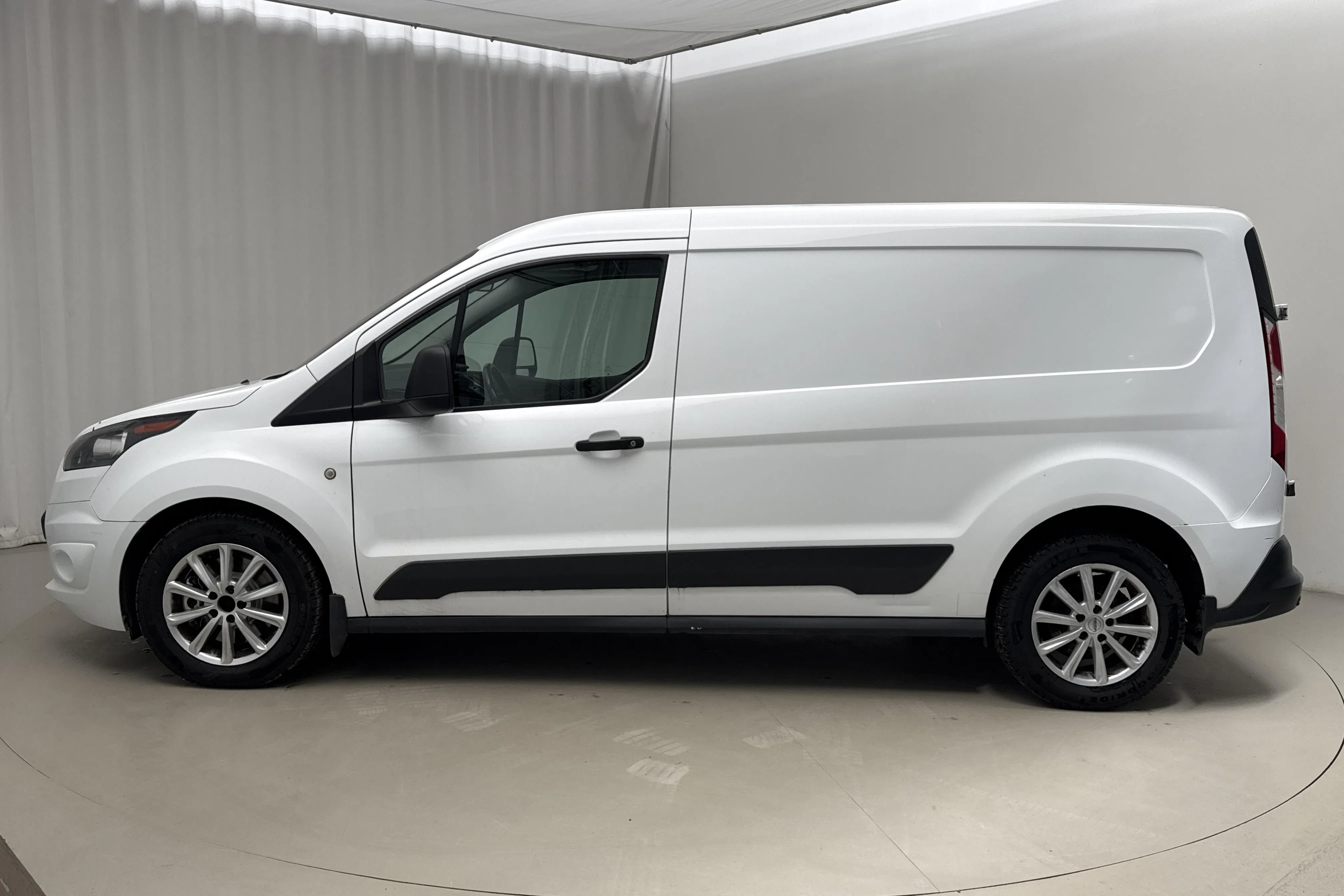 Presentation photo 2 of 18: Ford Transit Connect 1.5 TDCi (120hk) - 231 570 km - Manual - white - 2016