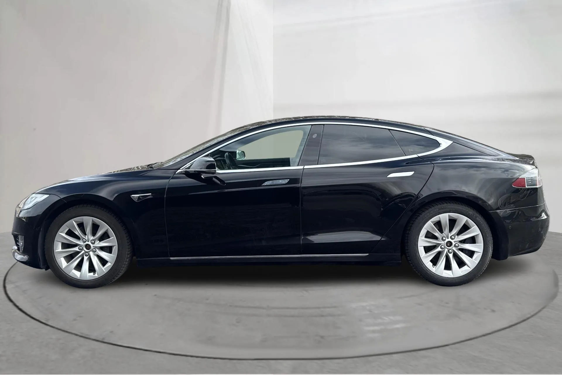Presentation photo 2 of 19: Tesla Model S 75D - 155 940 km - Automatic - black - 2018