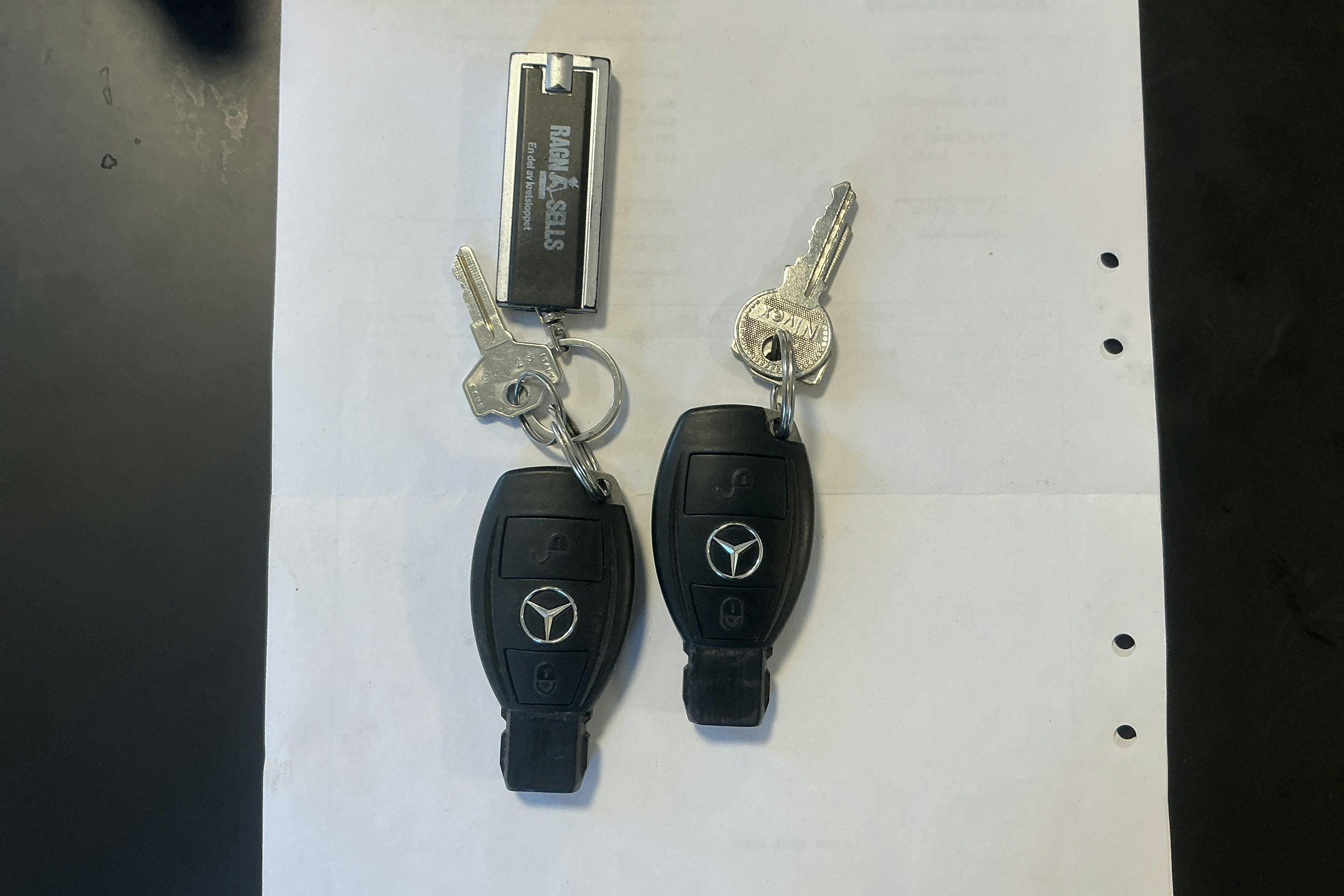 Präsentationsfoto 17 von 17: Mercedes Sprinter 316 CDI Volymskåp (163hk) - 194 330 Kilometer - Verkaufsautomat - Grüne Farbe - 2013