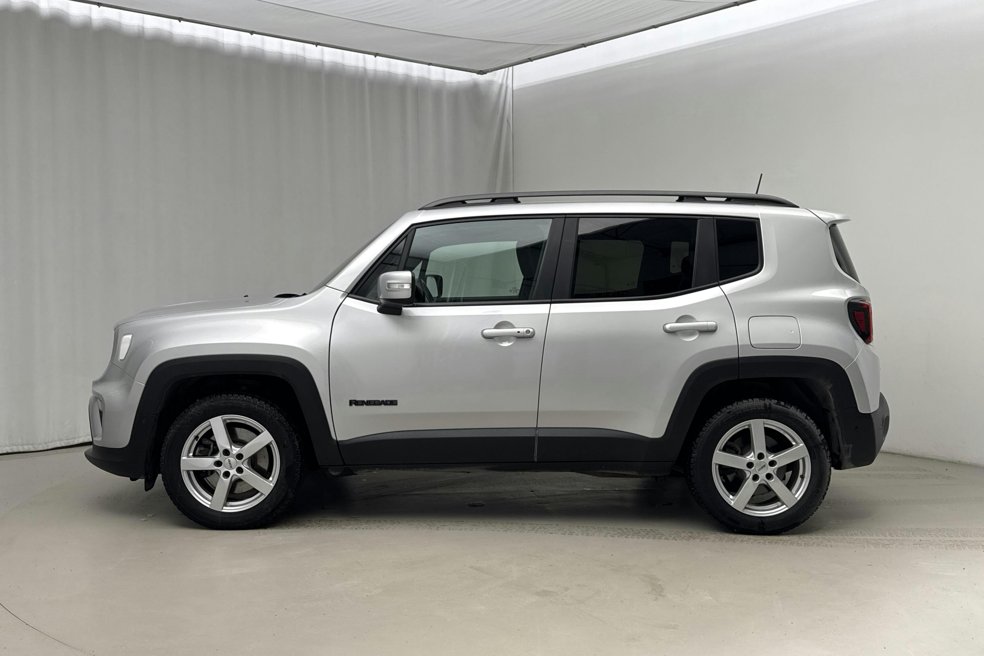 Præsentationsfoto 2 af 16: Jeep Renegade 1.3 PHEV 4WD (240hk) - 82 160 kilometer - Salgsautomat - grå - 2020