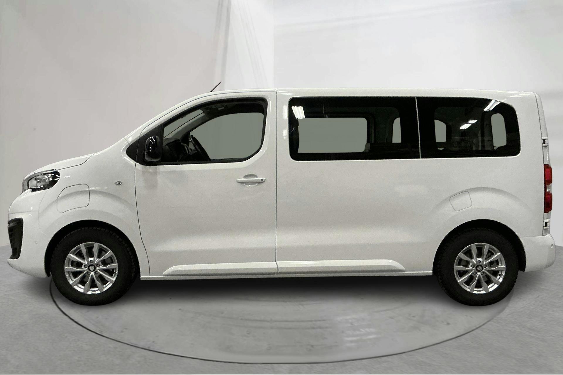 Zdjęcie prezentacyjne 2 z 22: Peugeot e-Expert Skåp 75kWh (136hk) - 21 520 km - Automatyczna - biały - 2022