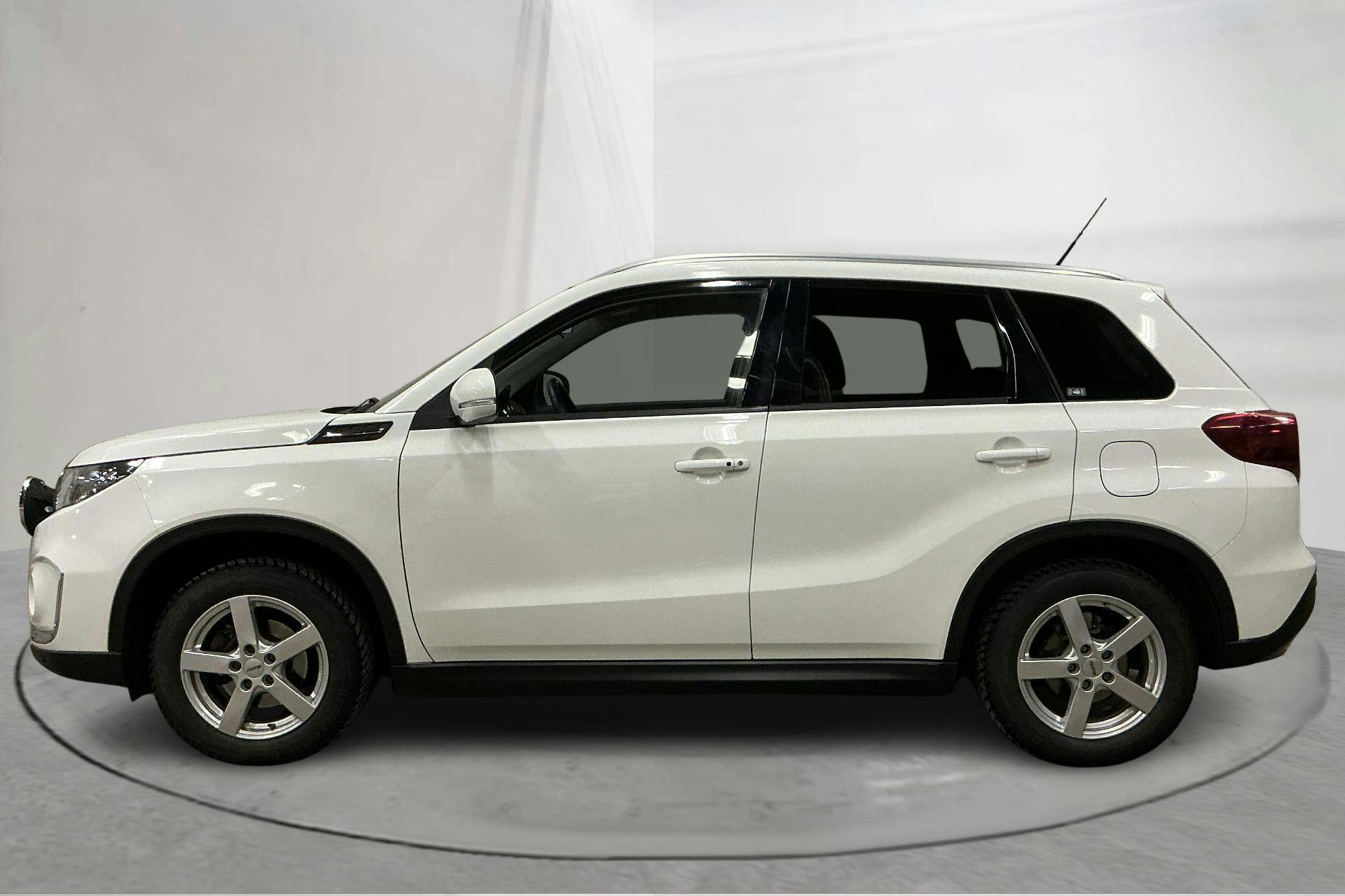 Presentationsfoto 2 av 20: Suzuki Vitara 1.4T Boosterjet Allgrip 4x4 (140hk) - 3 977 mil - Automat - vit - 2020