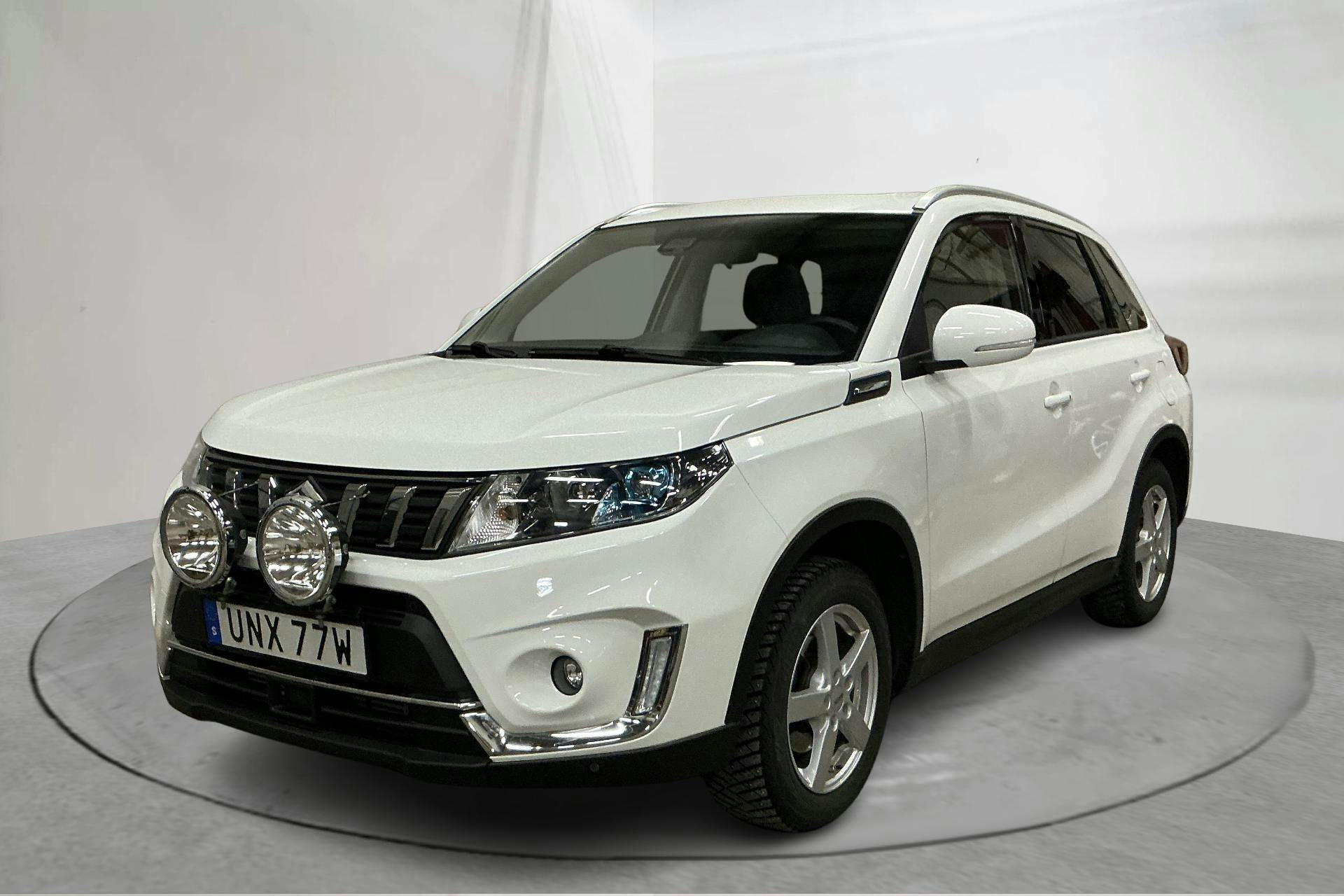 Presentationsfoto 1 av 20: Suzuki Vitara 1.4T Boosterjet Allgrip 4x4 (140hk) - 3 977 mil - Automat - vit - 2020