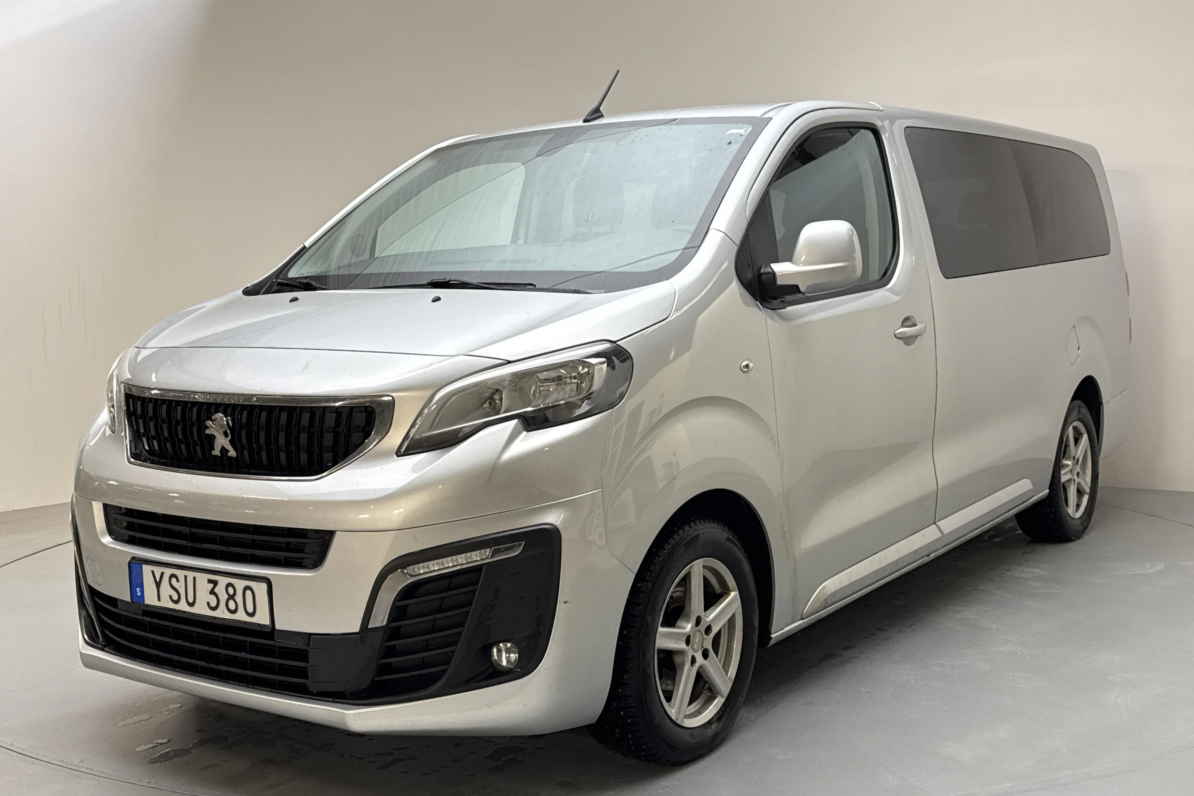 Peugeot Traveller BlueHDi (150hk)