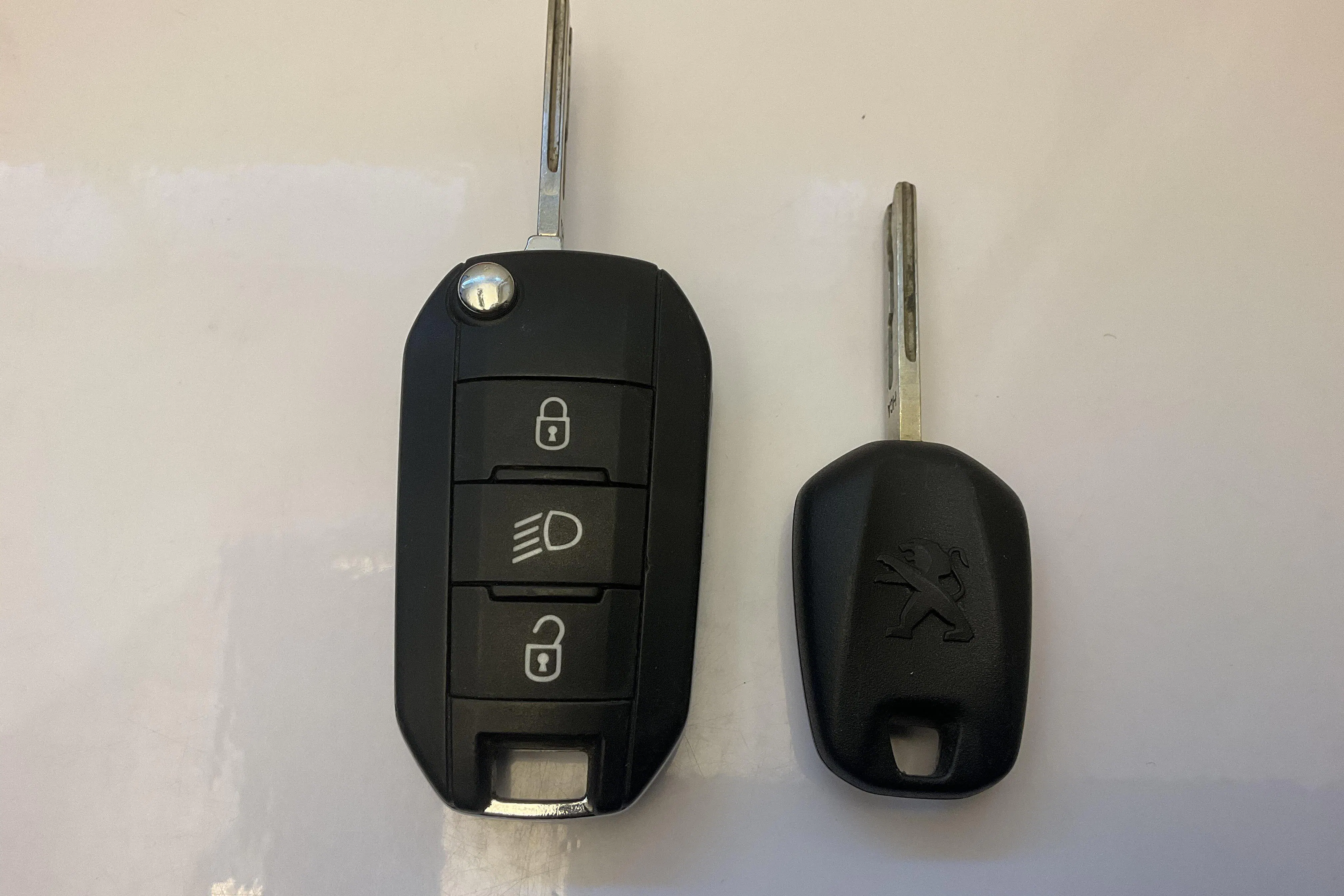 Presentationsfoto 14 av 14: Peugeot Traveller BlueHDi (150hk) - 8 748 mil - Manuell - grå - 2017