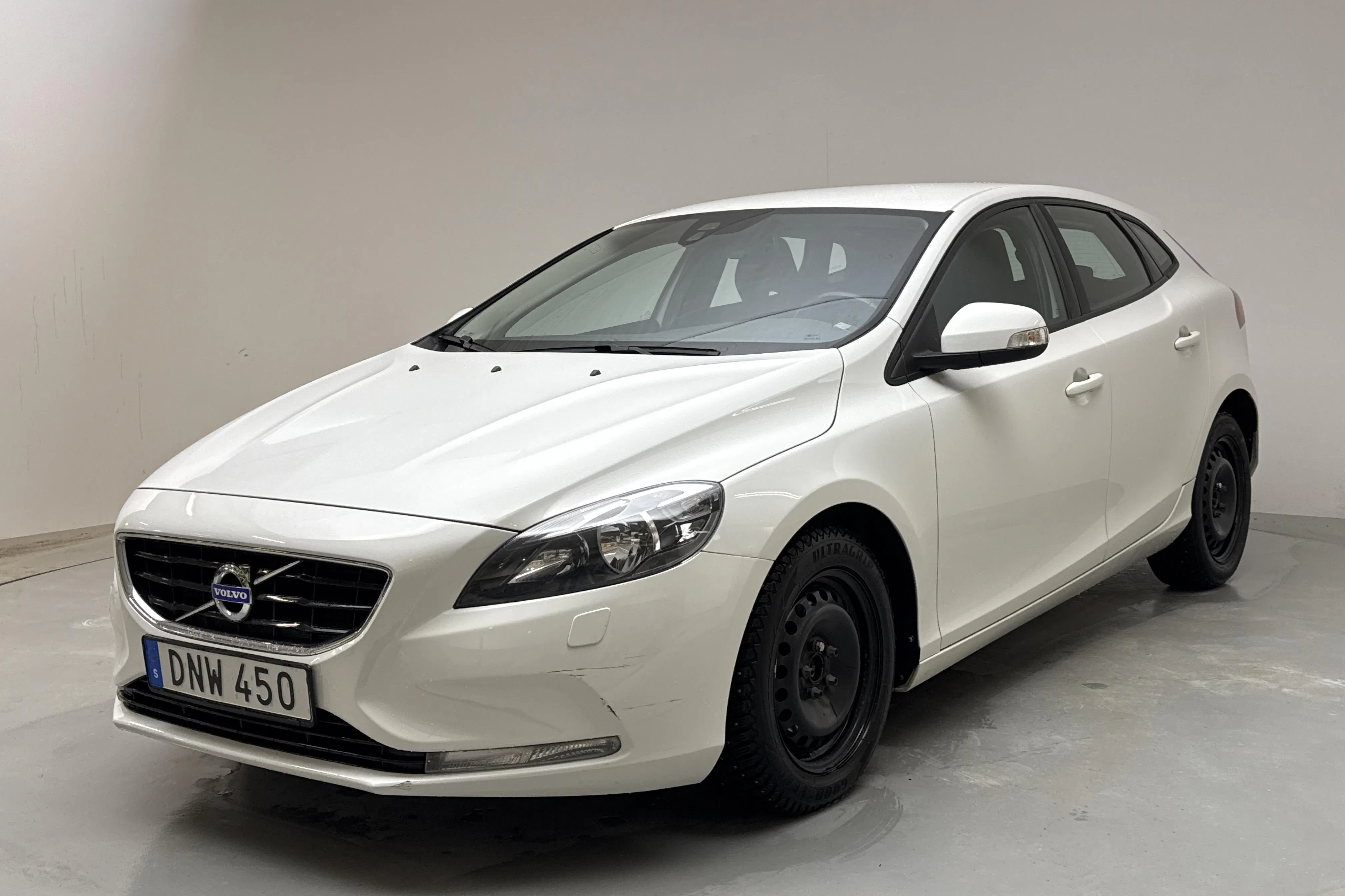 Presentation photo 1 of 13: Volvo V40 D2 (115hk) - 148 080 km - Automatic - white - 2015