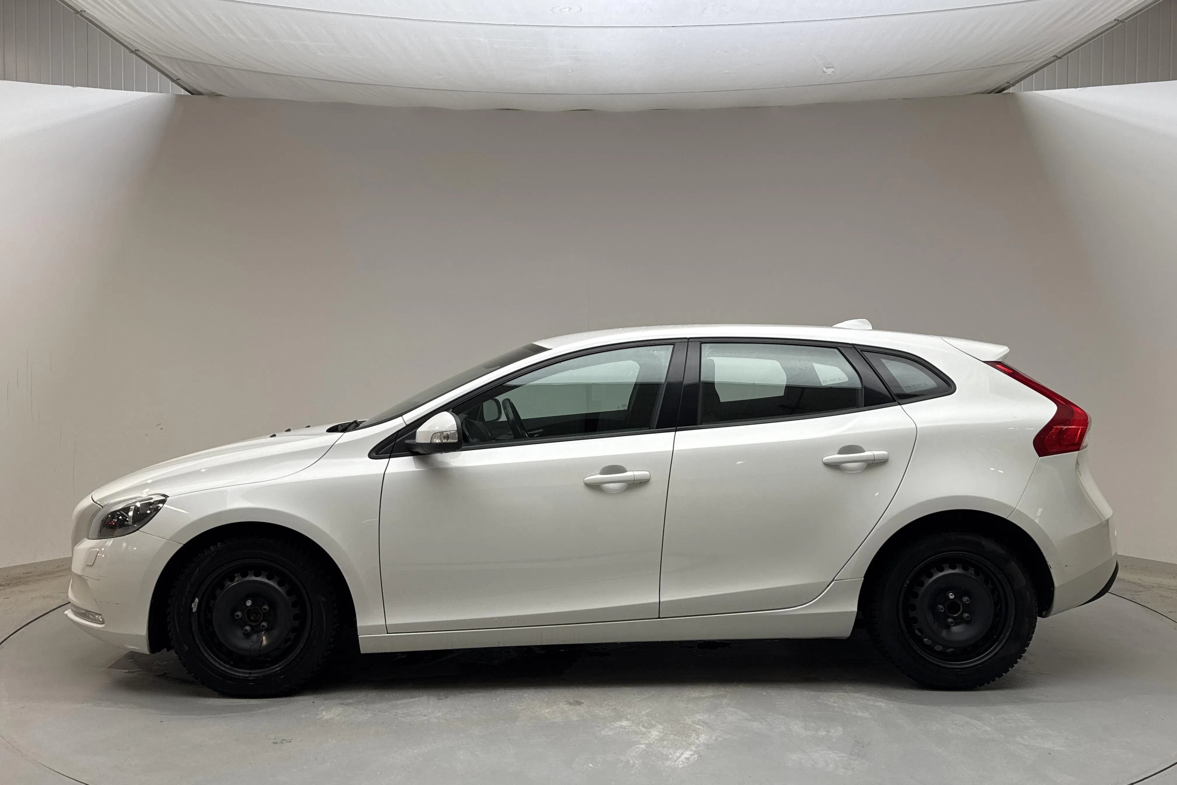 Presentation photo 2 of 13: Volvo V40 D2 (115hk) - 148 080 km - Automatic - white - 2015