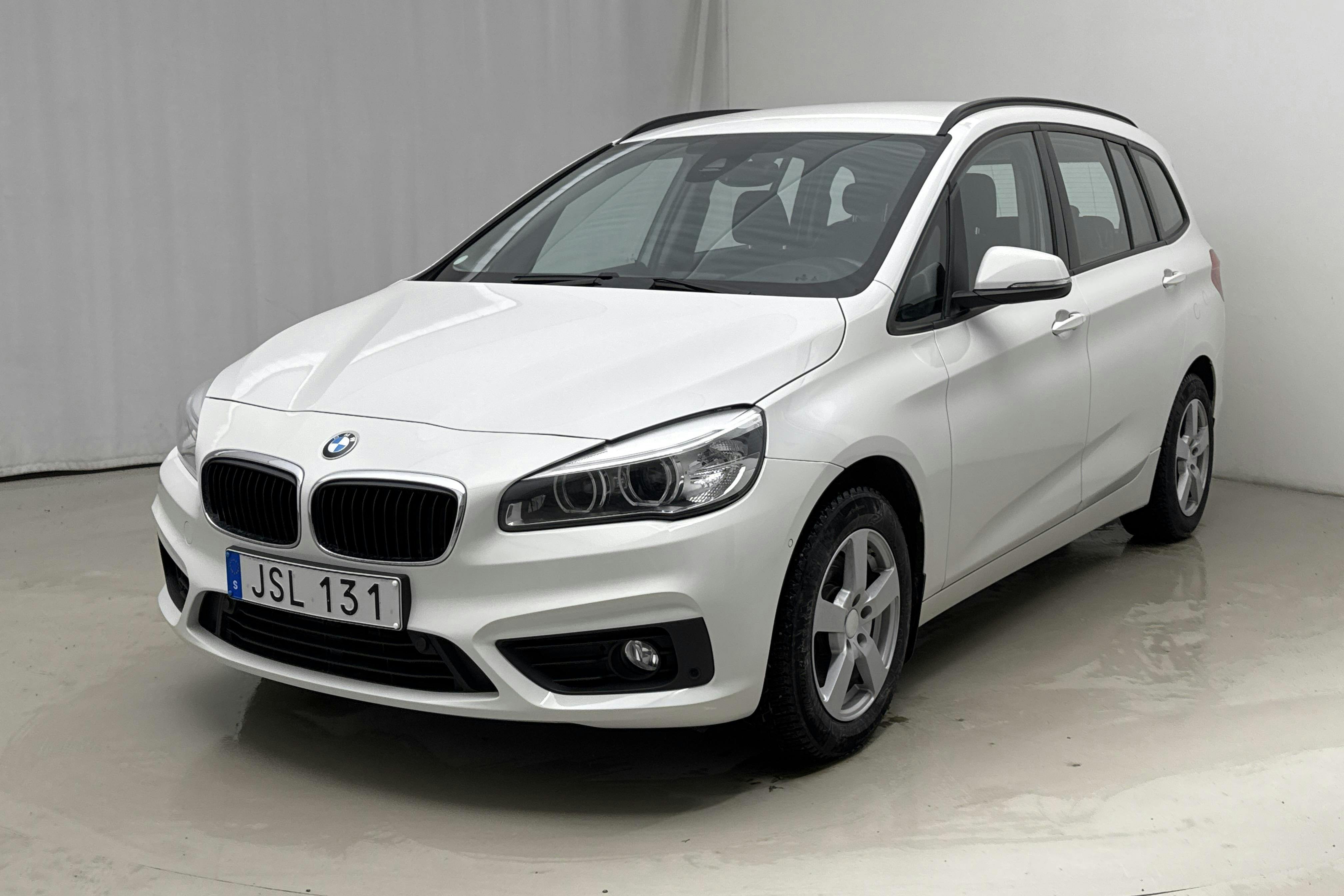 Presentationsfoto 1 av 15: BMW 218i Gran Tourer, F46 (136hk) - 14 152 mil - Manuell - vit - 2016