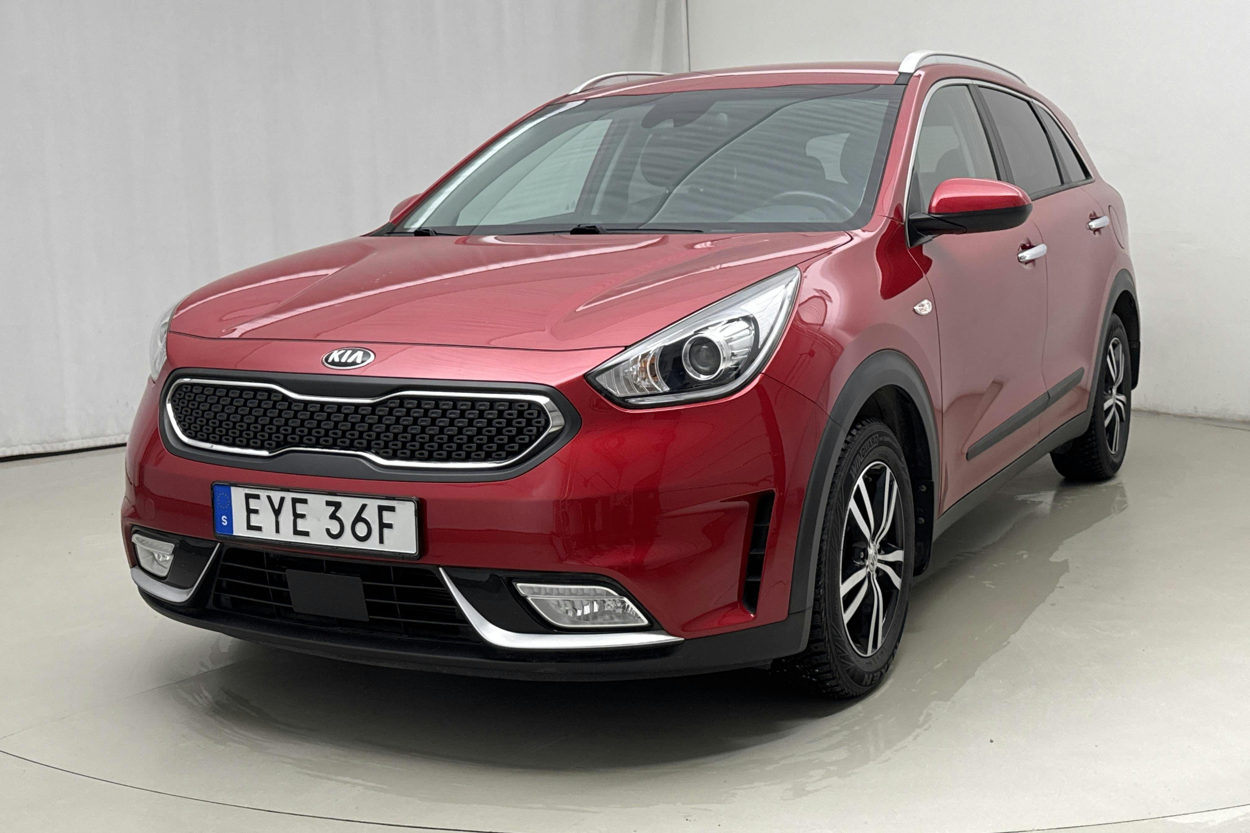 Presentationsfoto 1 av 17: KIA Niro Hybrid 1.6 (141hk) - 5 264 mil - Automat - röd - 2019