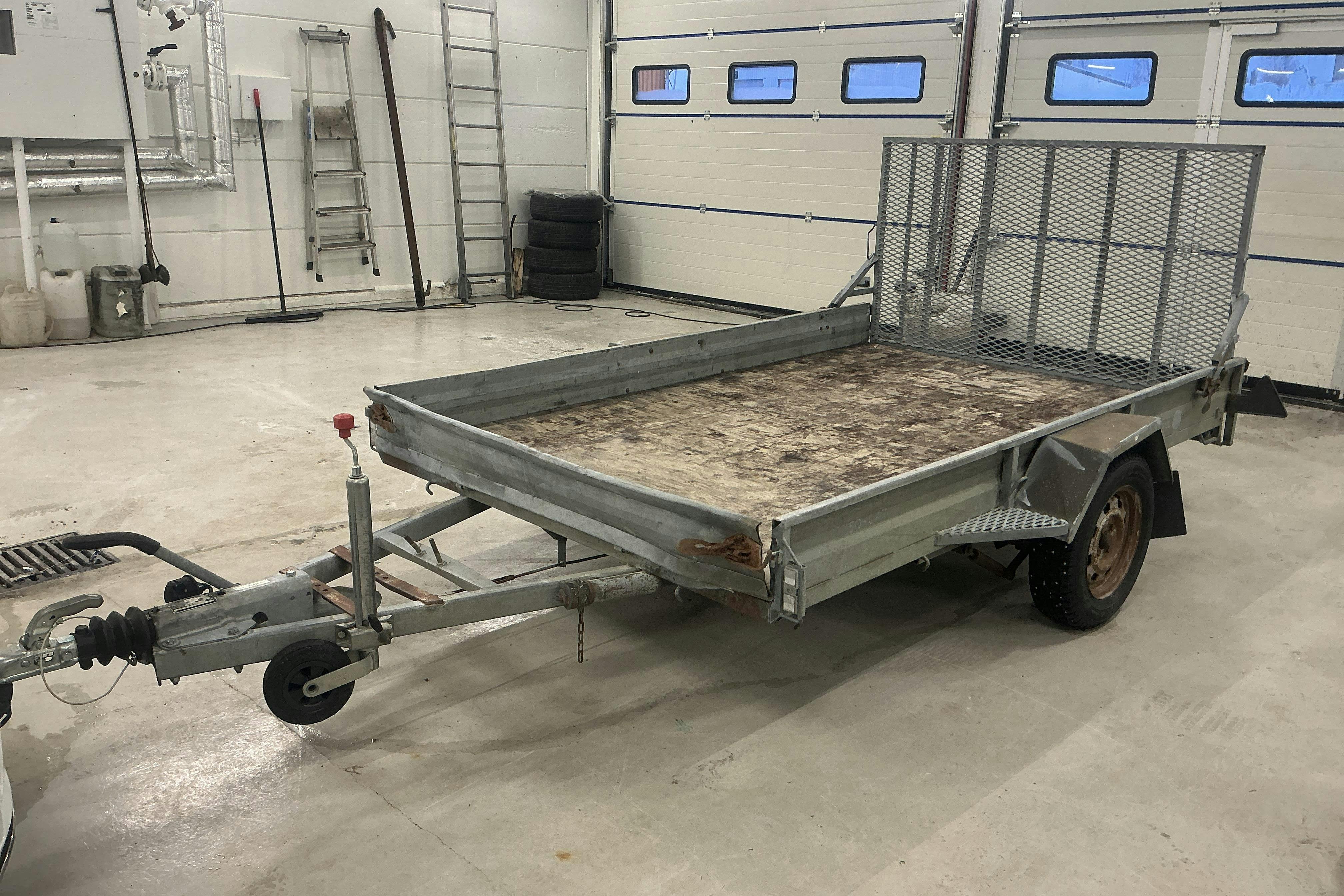 Presentationsfoto 1 av 9: HEBE 850 L Släpvagn (Rep.Objekt) - 0 km - Light Grey - 1982