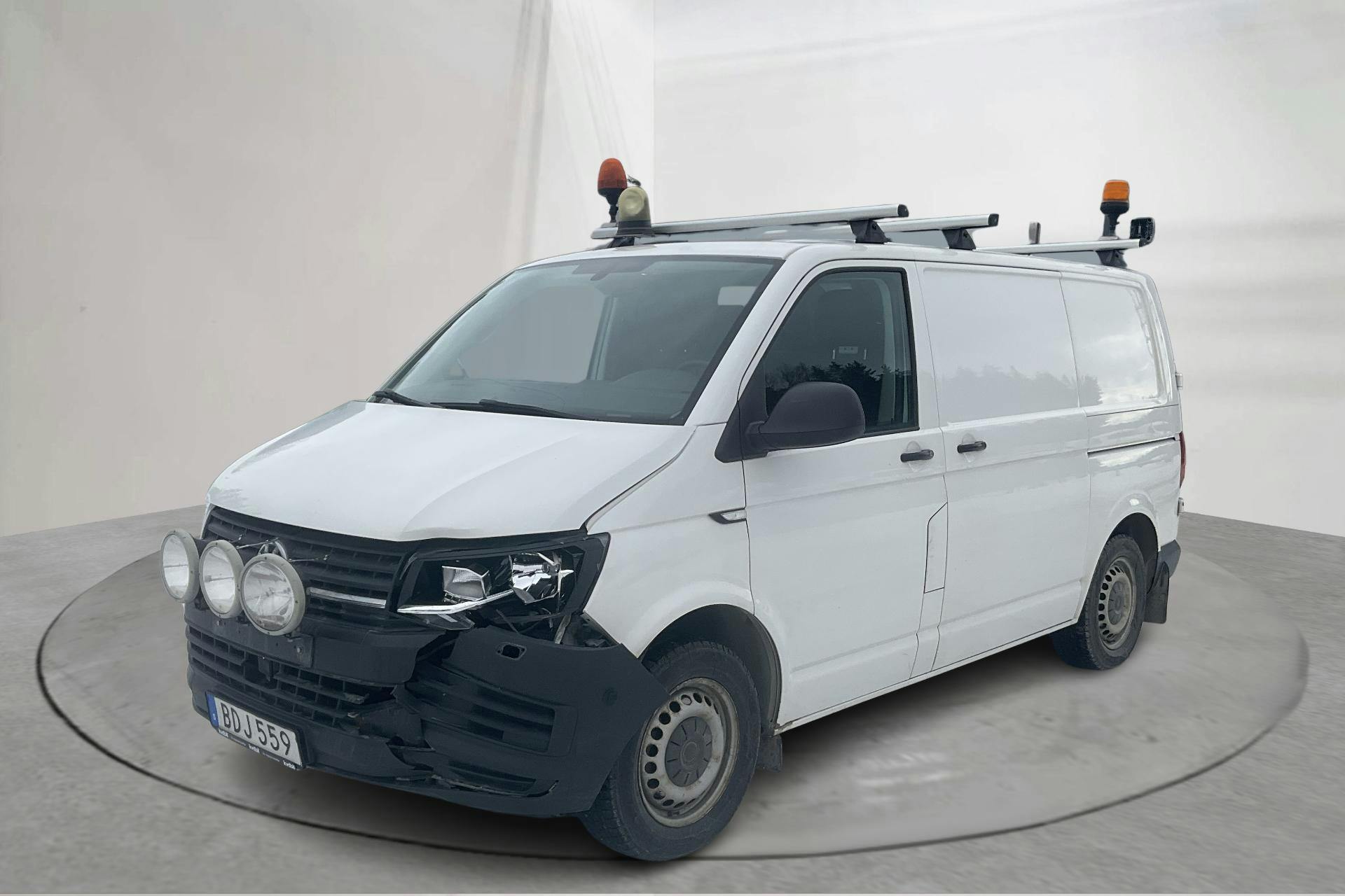 Presentationsfoto 1 av 14: VW Transporter T6 2.0 TDI BMT Skåp 4MOTION (150hk) - 19 331 mil - Manuell - vit - 2018