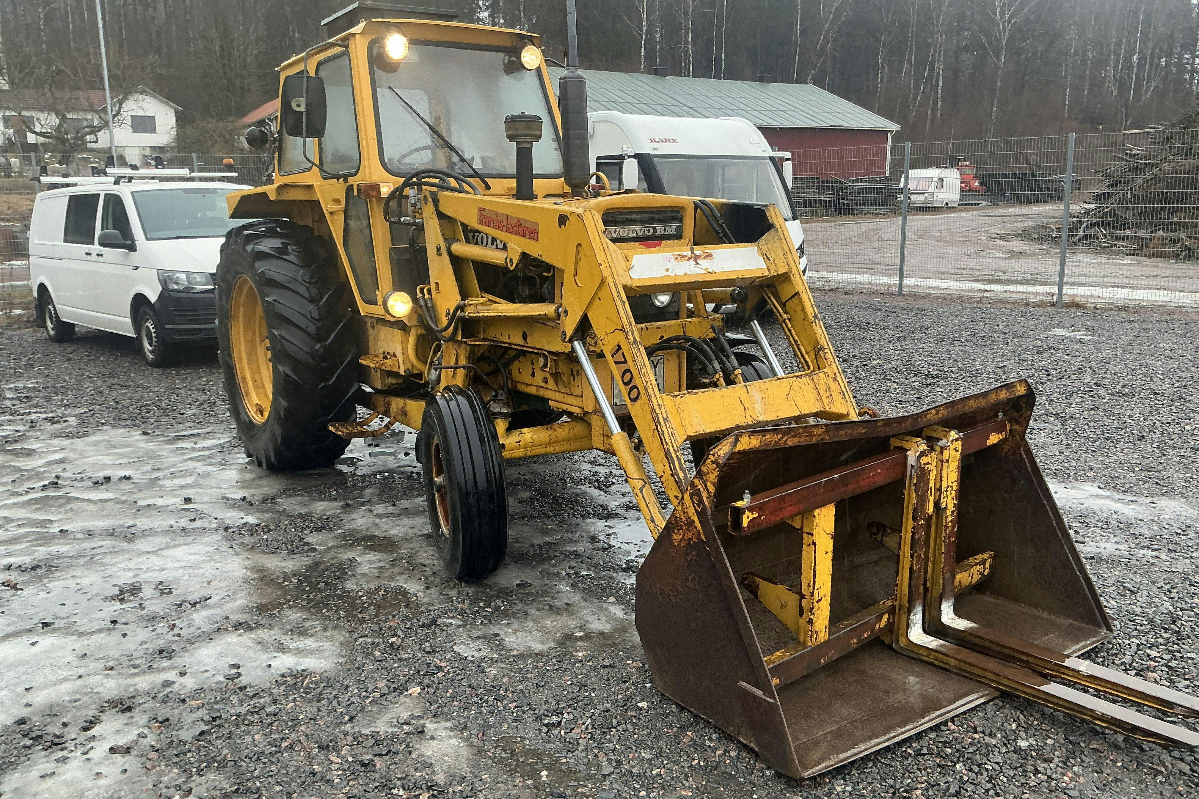 Presentation photo 2 of 24: VOLVO-BM T 650 I Traktor med skopa och gafflar - 0 km - Manual - yellow - 1979