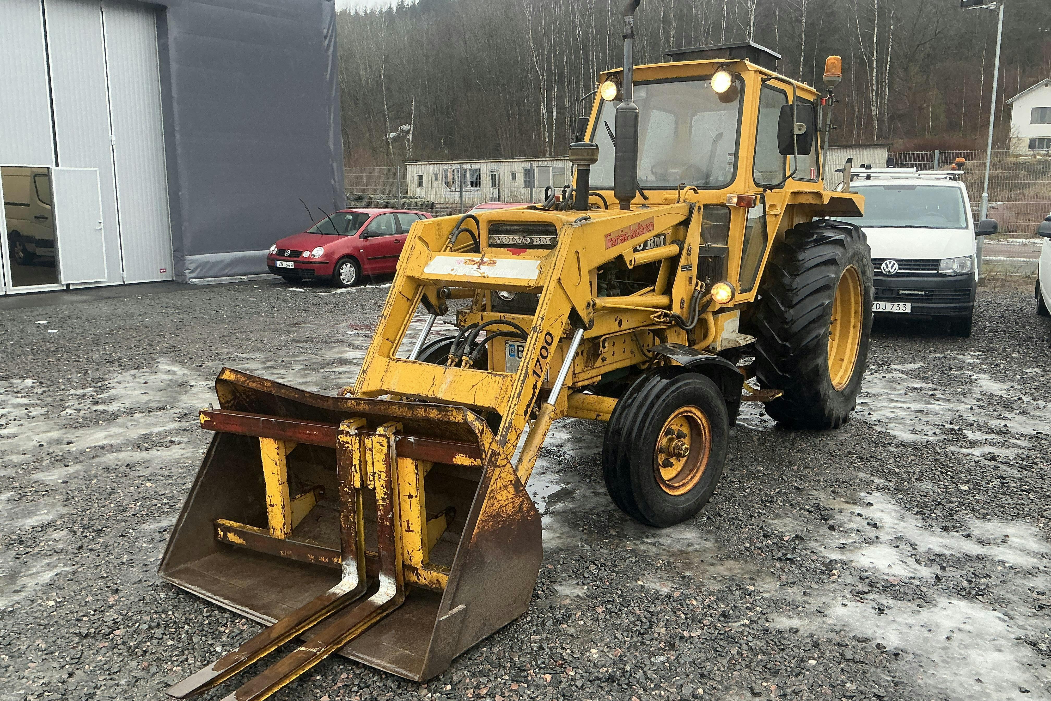 Presentation photo 1 of 24: VOLVO-BM T 650 I Traktor med skopa och gafflar - 0 km - Manual - yellow - 1979