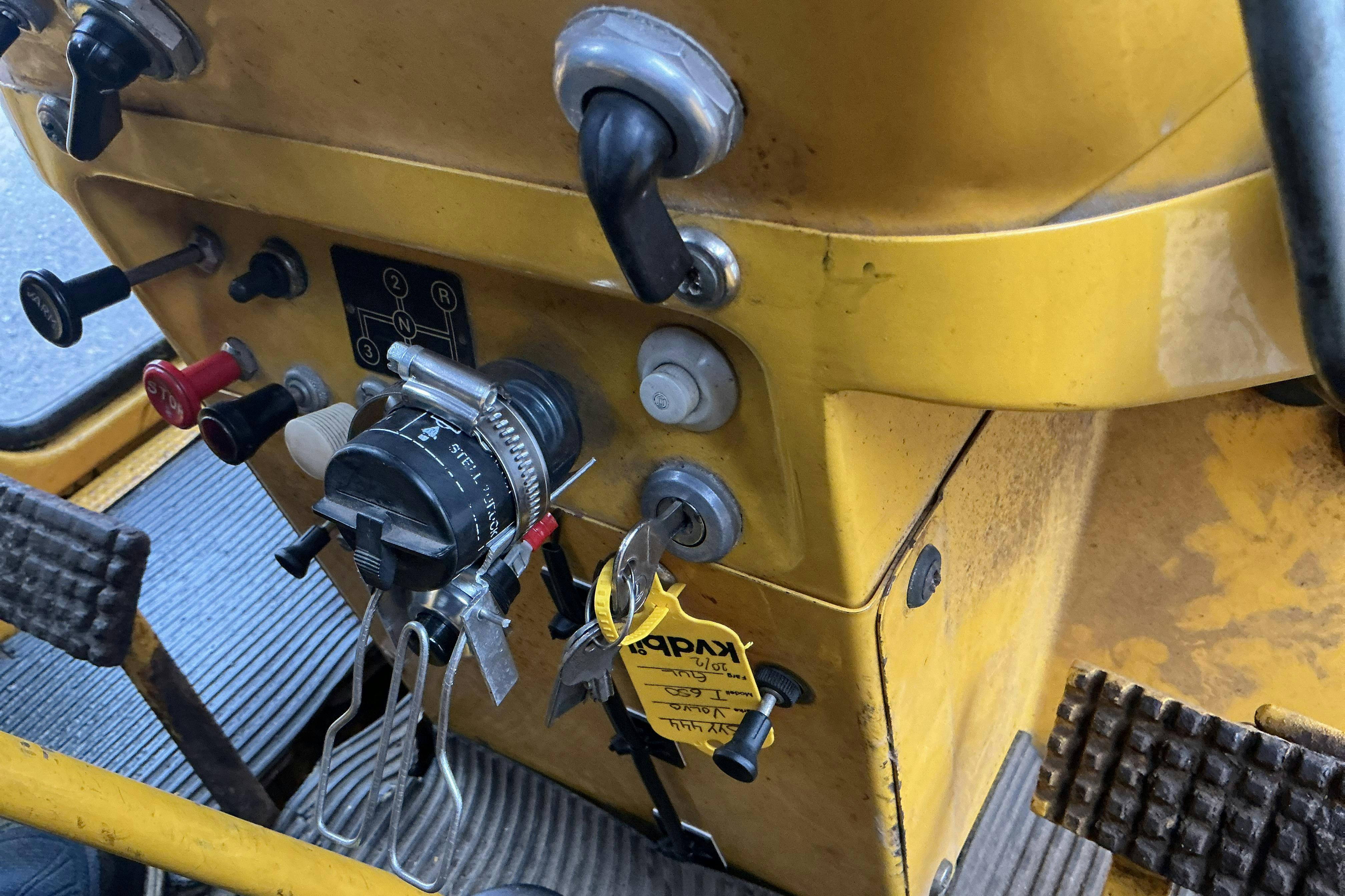 Presentation photo 24 of 24: VOLVO-BM T 650 I Traktor med skopa och gafflar - 0 km - Manual - yellow - 1979