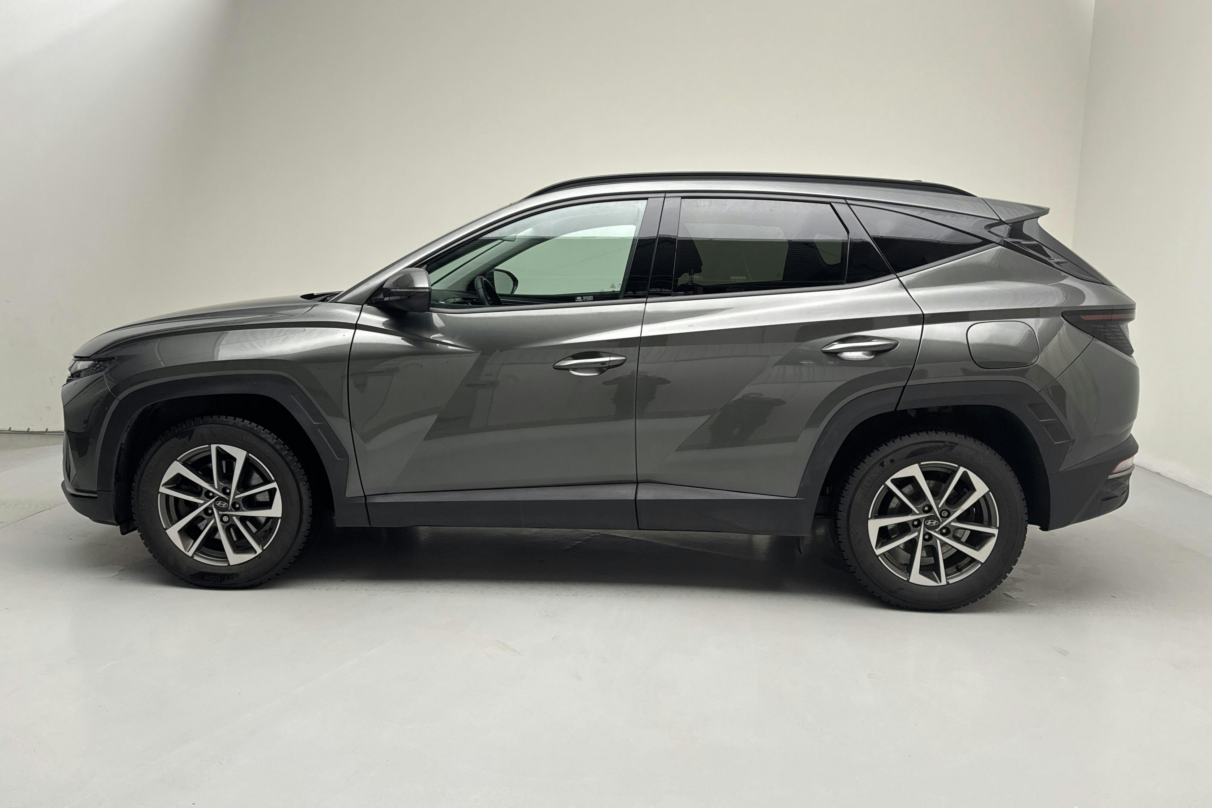 Presentationsfoto 2 av 15: Hyundai Tucson 1.6 GDI Hybrid (230hk) - 4 173 mil - Automat - grå - 2021