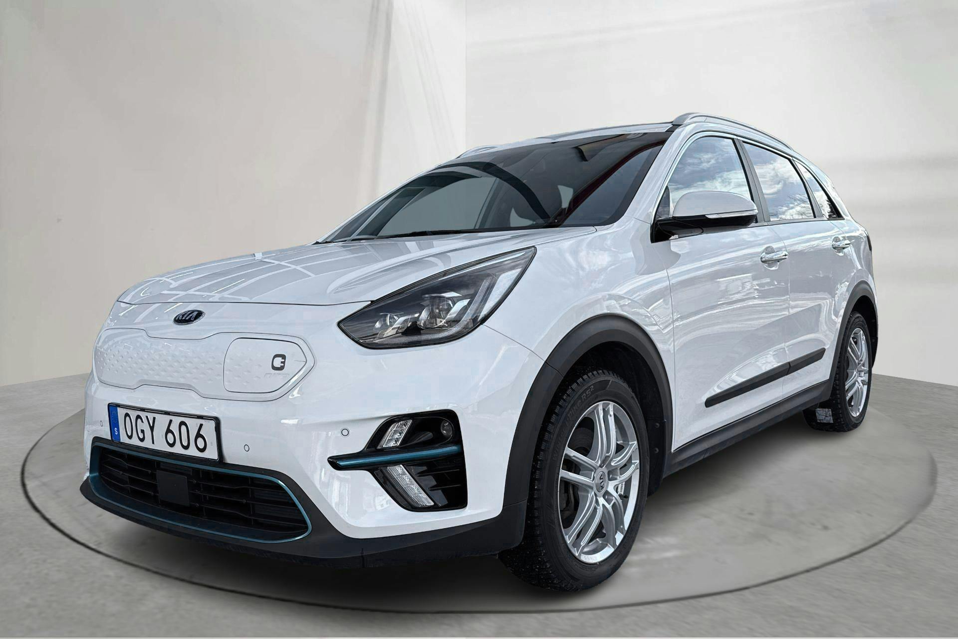 Presentationsfoto 1 av 21: KIA e-Niro 64kWh (204hk) - 5 956 mil - Automat - vit - 2019