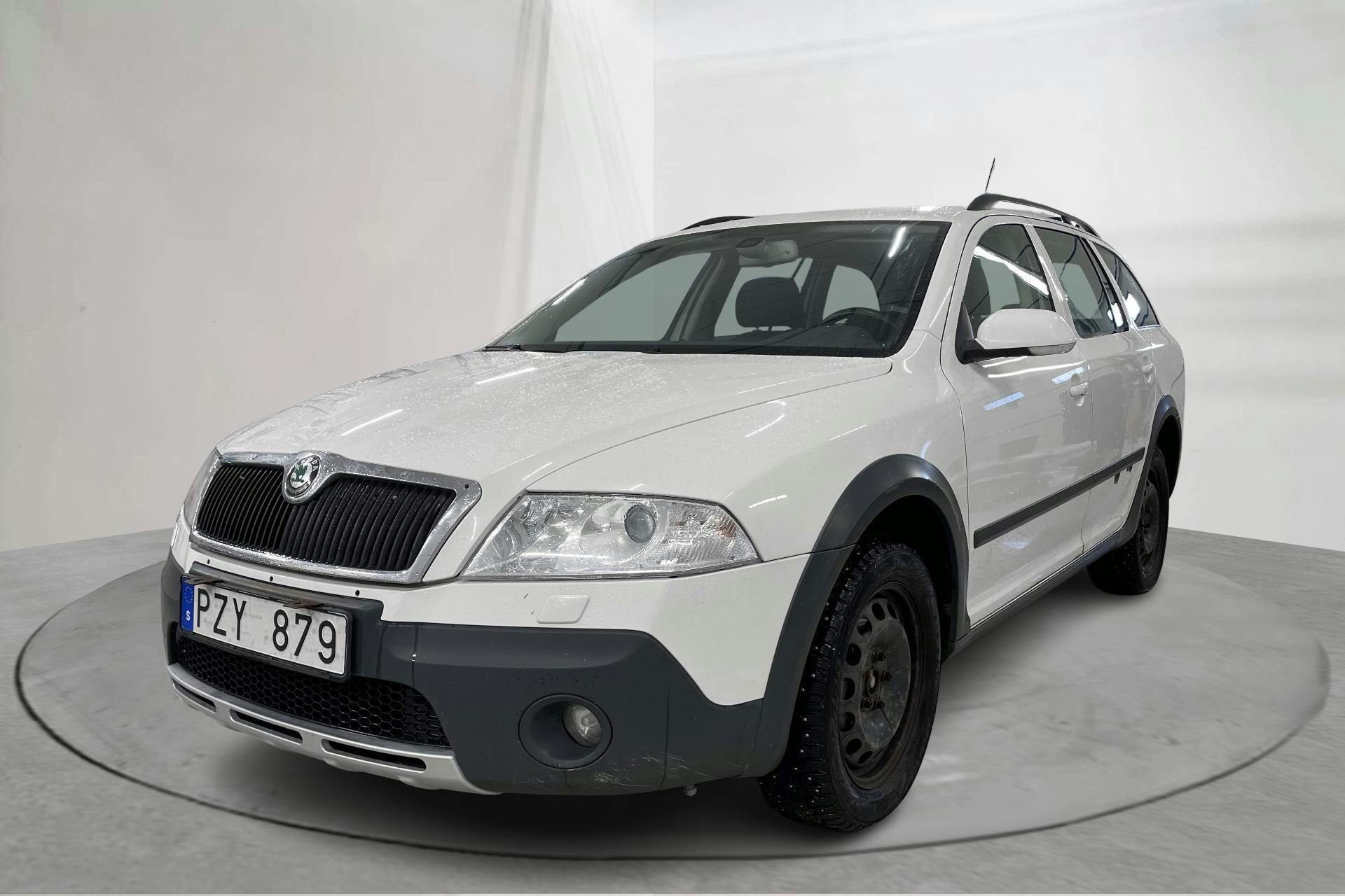 Presentation photo 1 of 14: Skoda Octavia Scout 2.0 TDI (140hk) - 182 200 km - Manual - white - 2008
